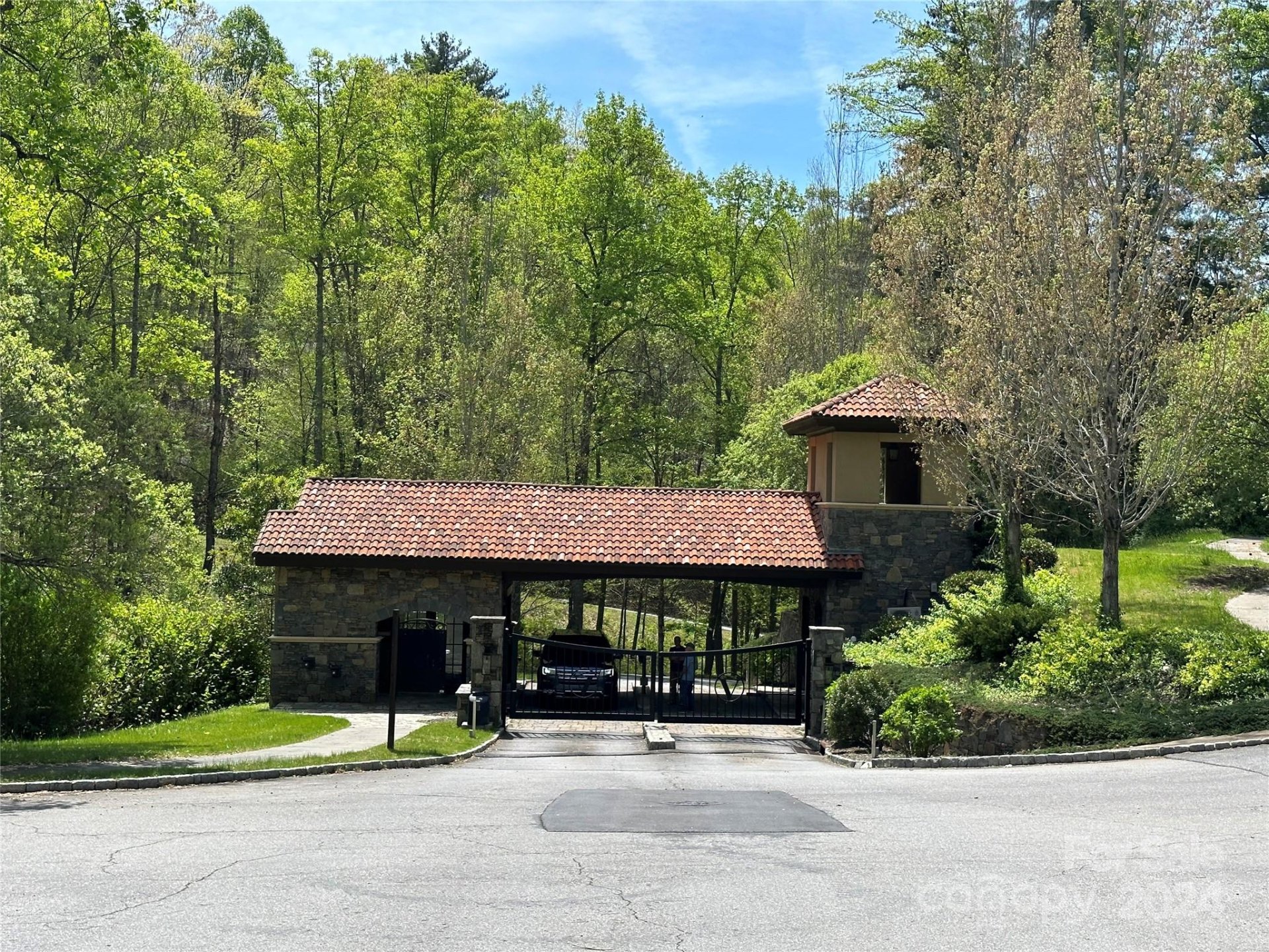 Property image 4 at 15 Waxwing Way, Asheville, NC 28804