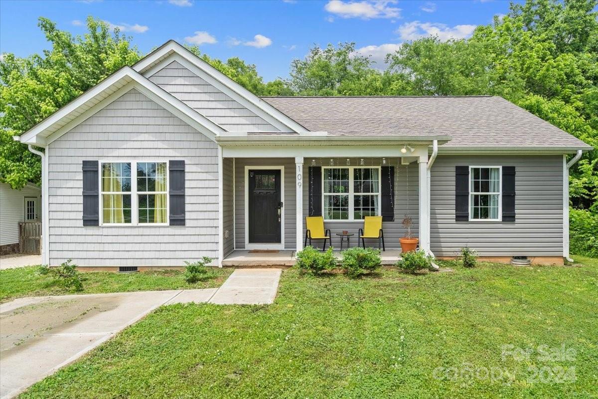 Property image 2 at 109 Church Street, Mount Holly, NC 28120