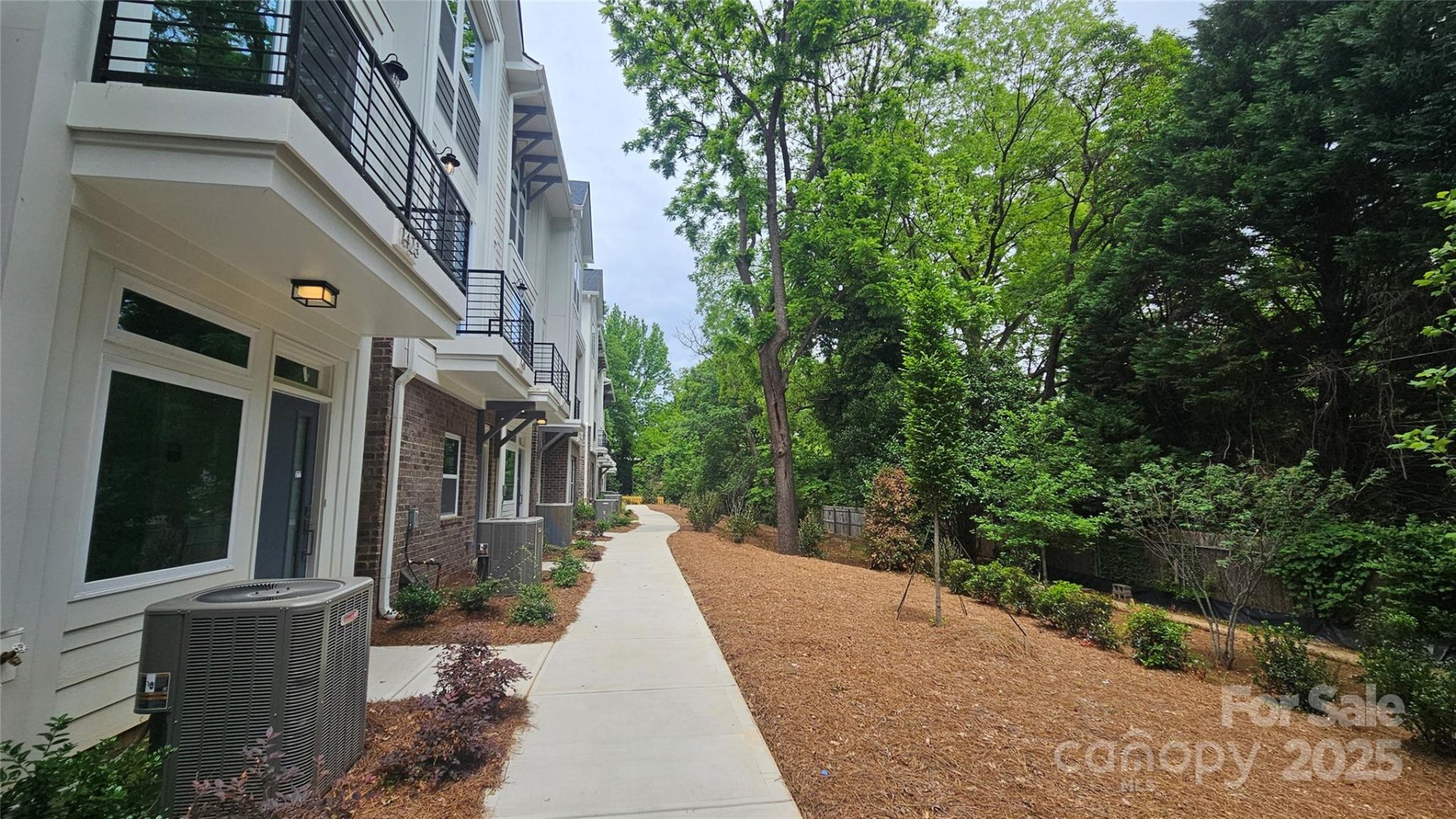 1411 Collier Walk Alley
