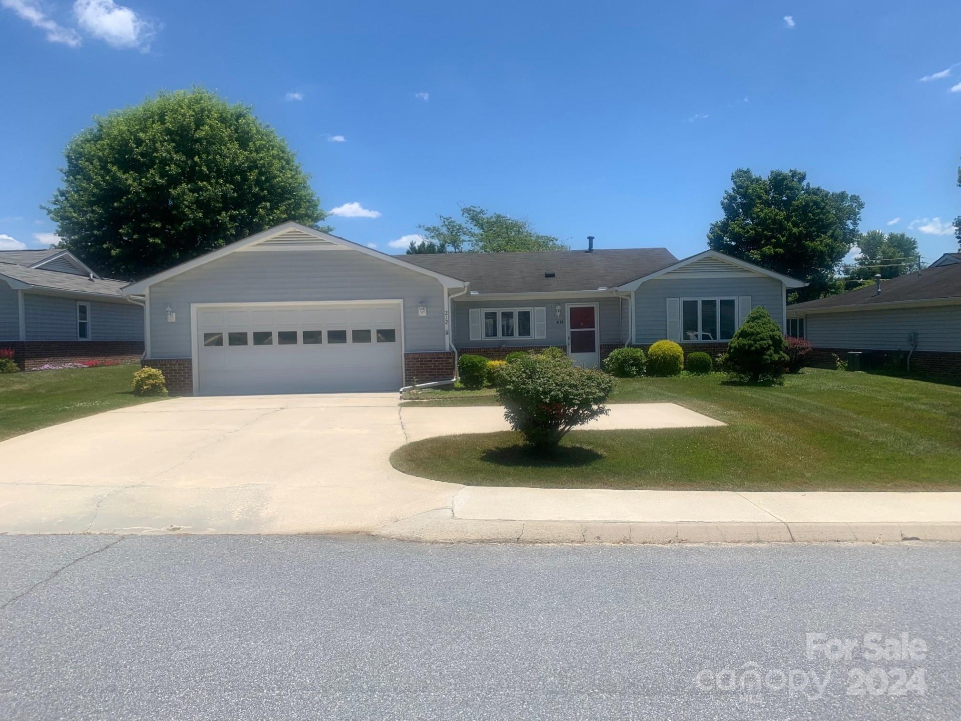 Property image 1 at 212 Dartcrest Drive, Hendersonville, NC 28792