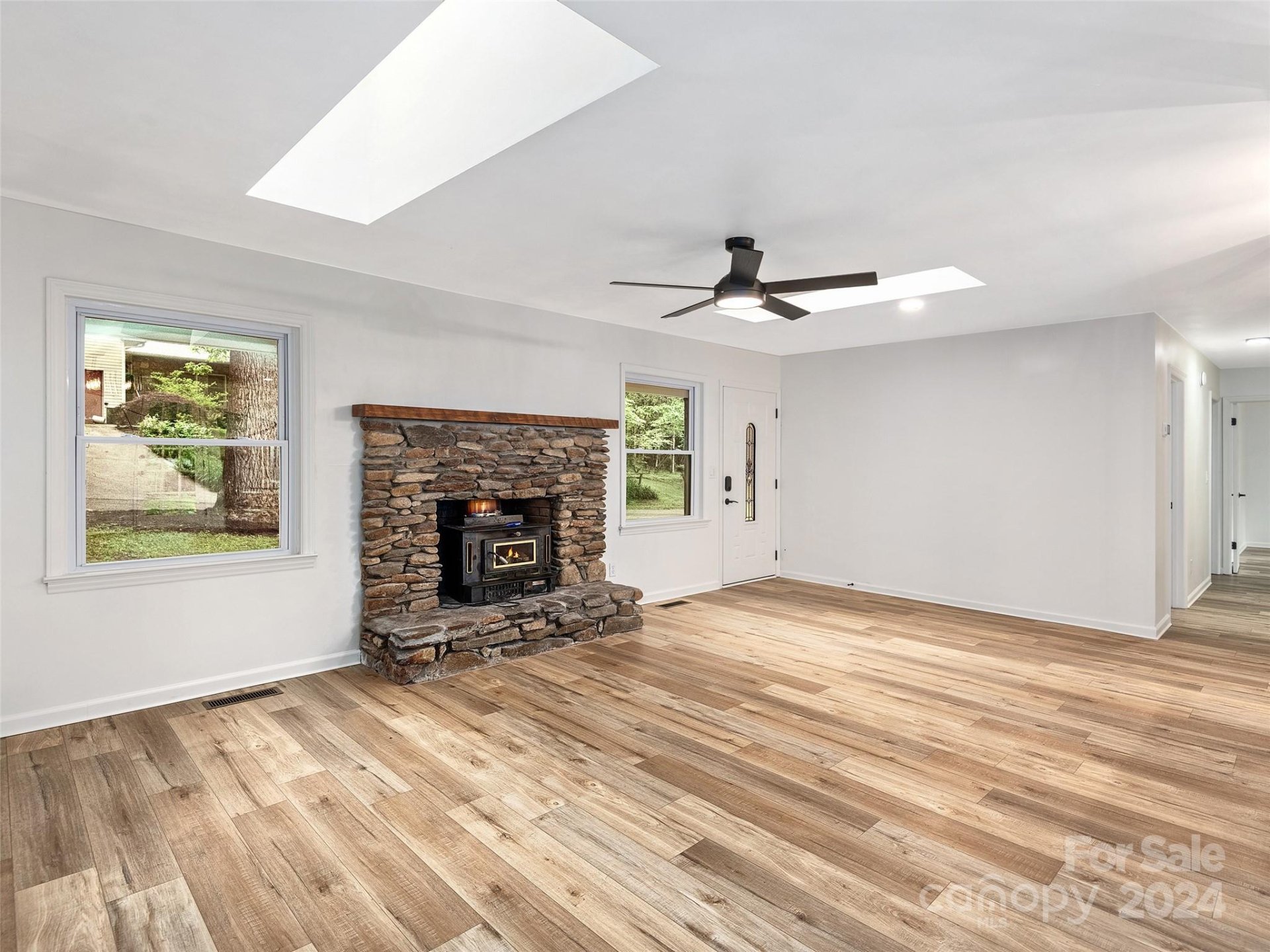 Property image 3 at 103 E White Pine Road, Hendersonville, NC 28739