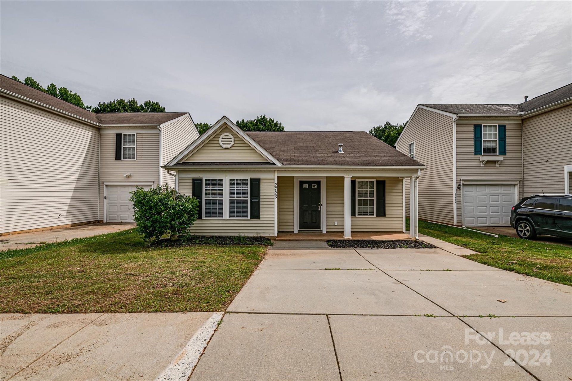 Property image 1 at 2723 Oasis Lane, Charlotte, NC 28214