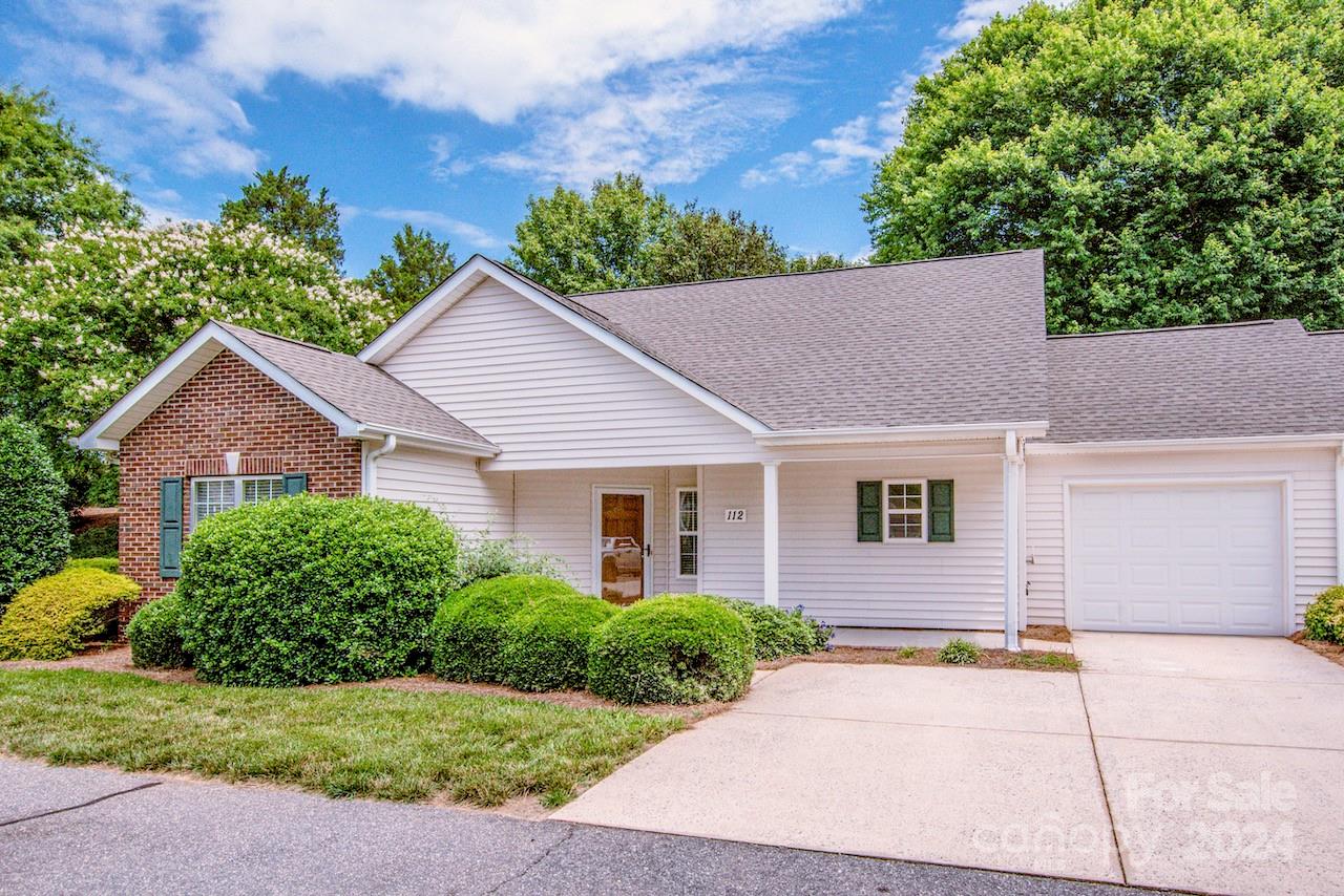 Property image 1 at 112 Oak Village Parkway, Mooresville, NC 28117