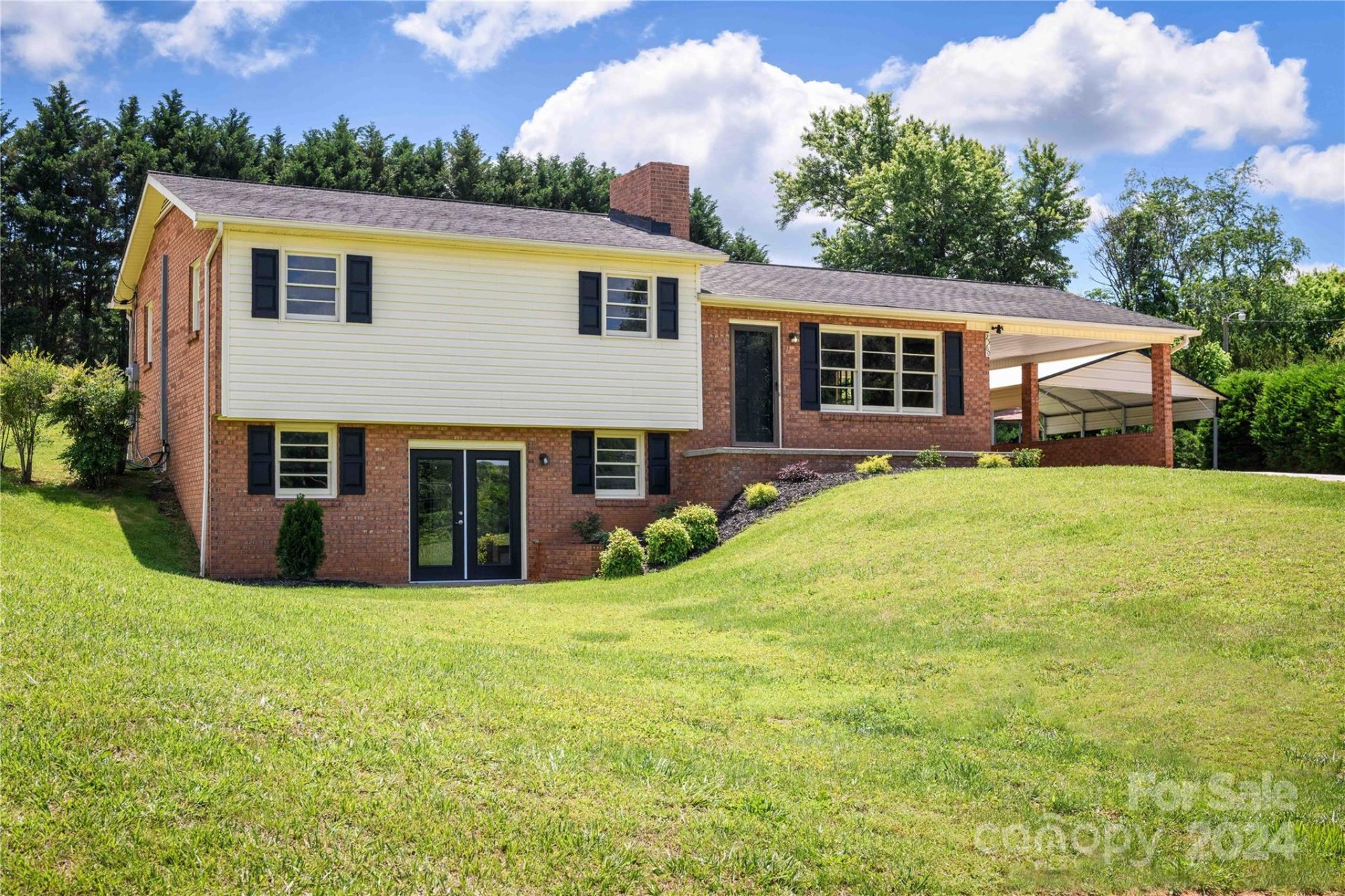 Property image 1 at 2560 Sweetbriar Circle, Lenoir, NC 28645