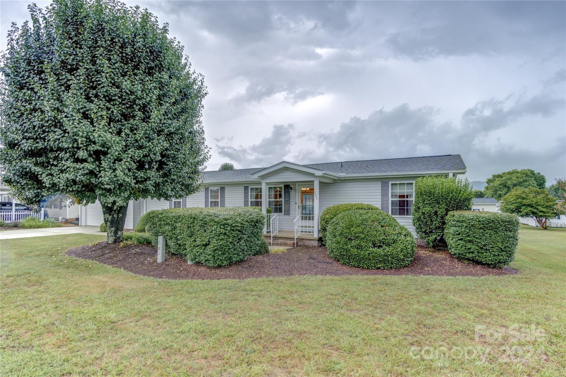 Property image 1 at 525 Riverwind Drive, Hendersonville, NC 28739