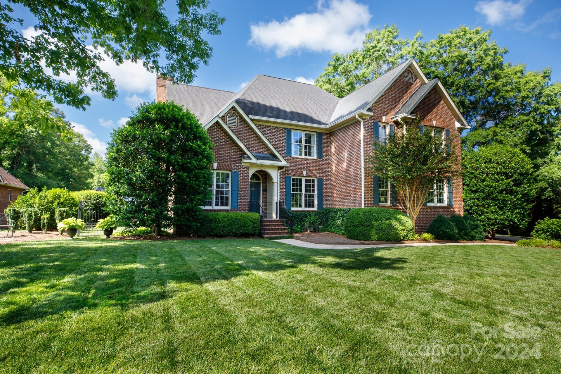 1537 Summit View Drive