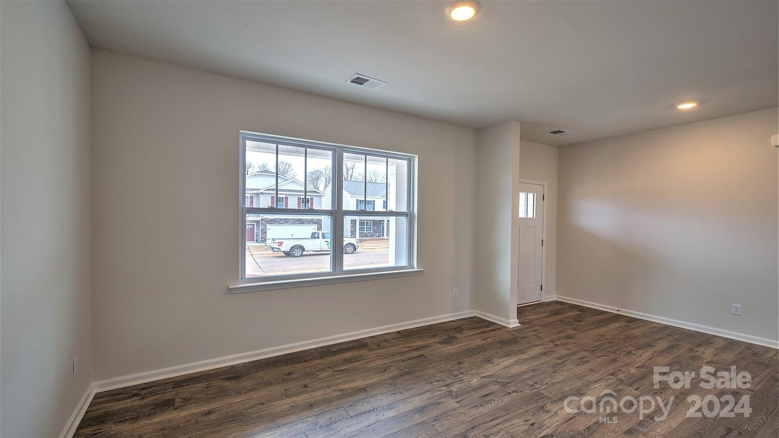 Property image 3 at 572 Country Oak Drive, Asheville, NC 28804