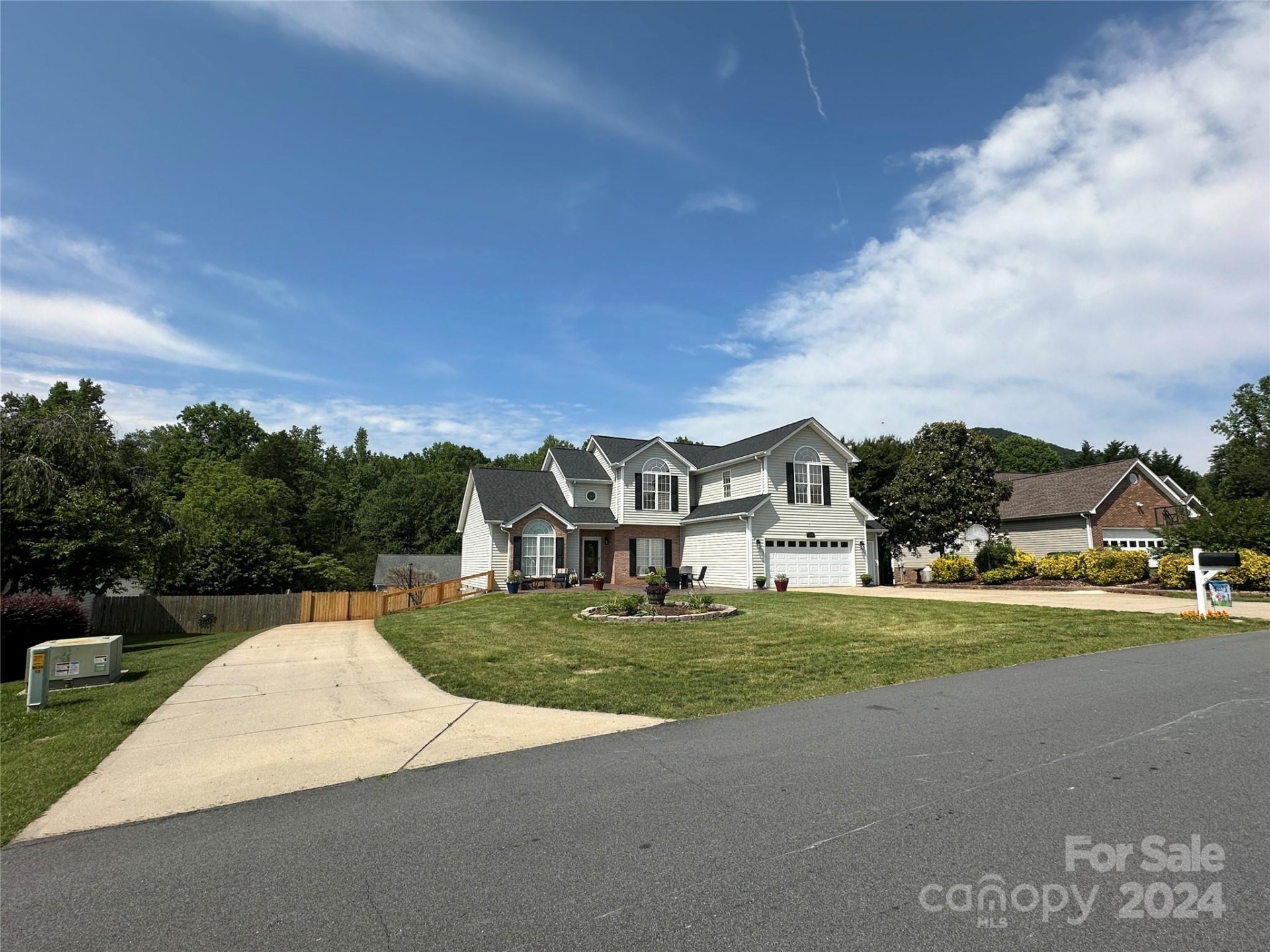 1833 Twin Ponds Drive