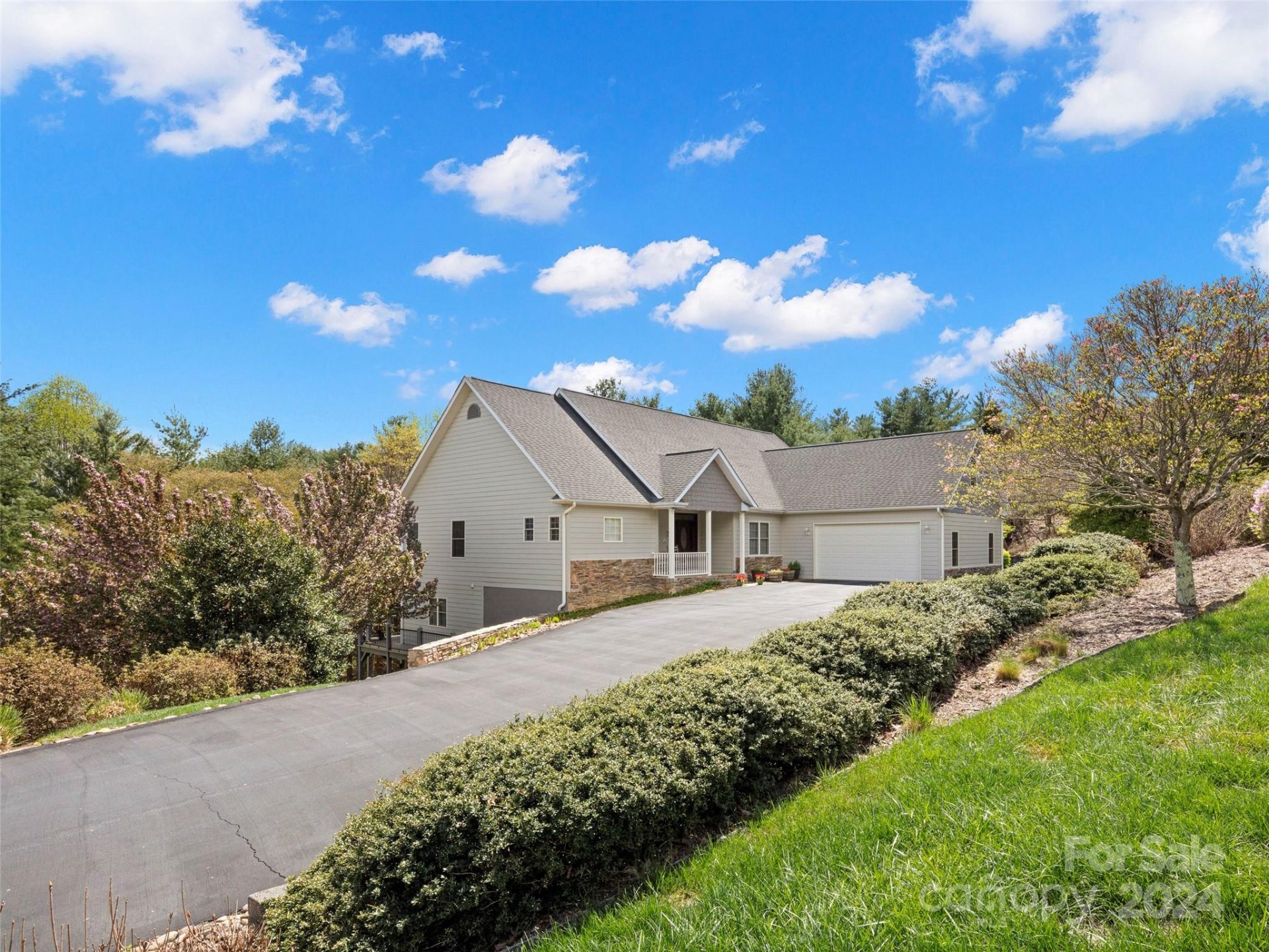 Property image 1 at 860 Rickel Drive, Hendersonville, NC 28739