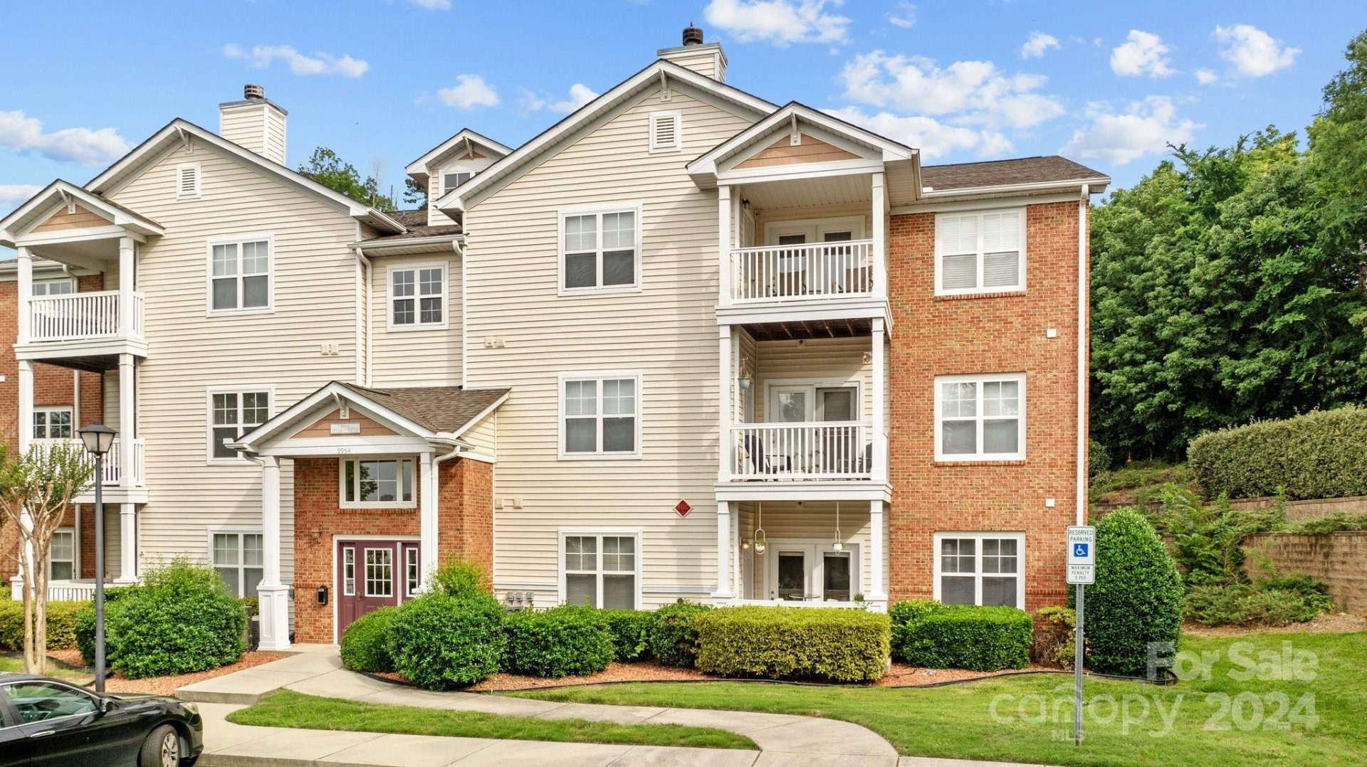 Property image 1 at 9960 Hyde Glen Court, Charlotte, NC 28262