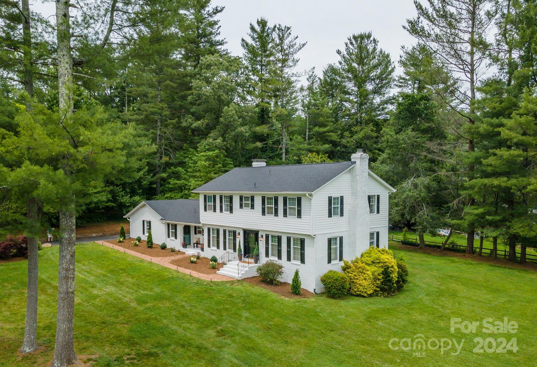 Property image 1 at 207 Newport Road, Hendersonville, NC 28739