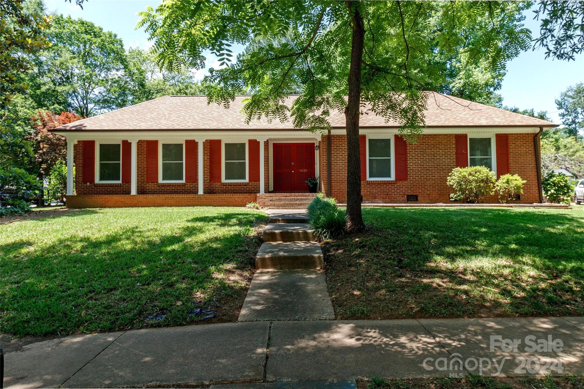 Property image 1 at 6120 Idlebrook Drive, Charlotte, NC 28212