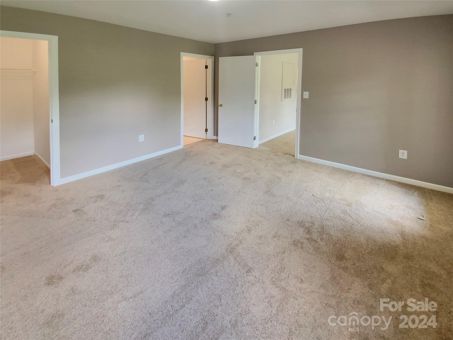 Property image 5 at 9810 Campus Walk Lane, Charlotte, NC 28262