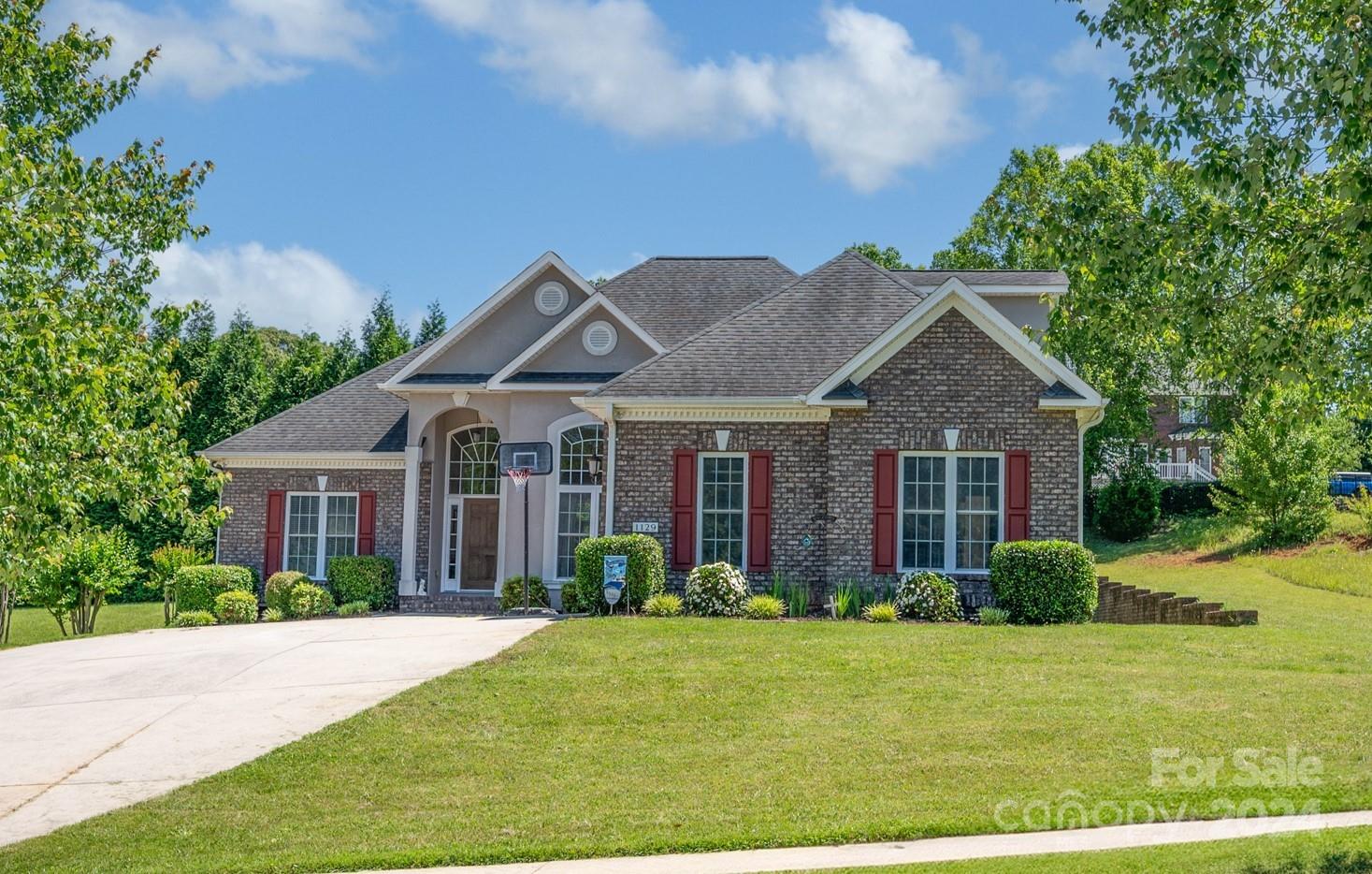 1129 Mayfield Circle