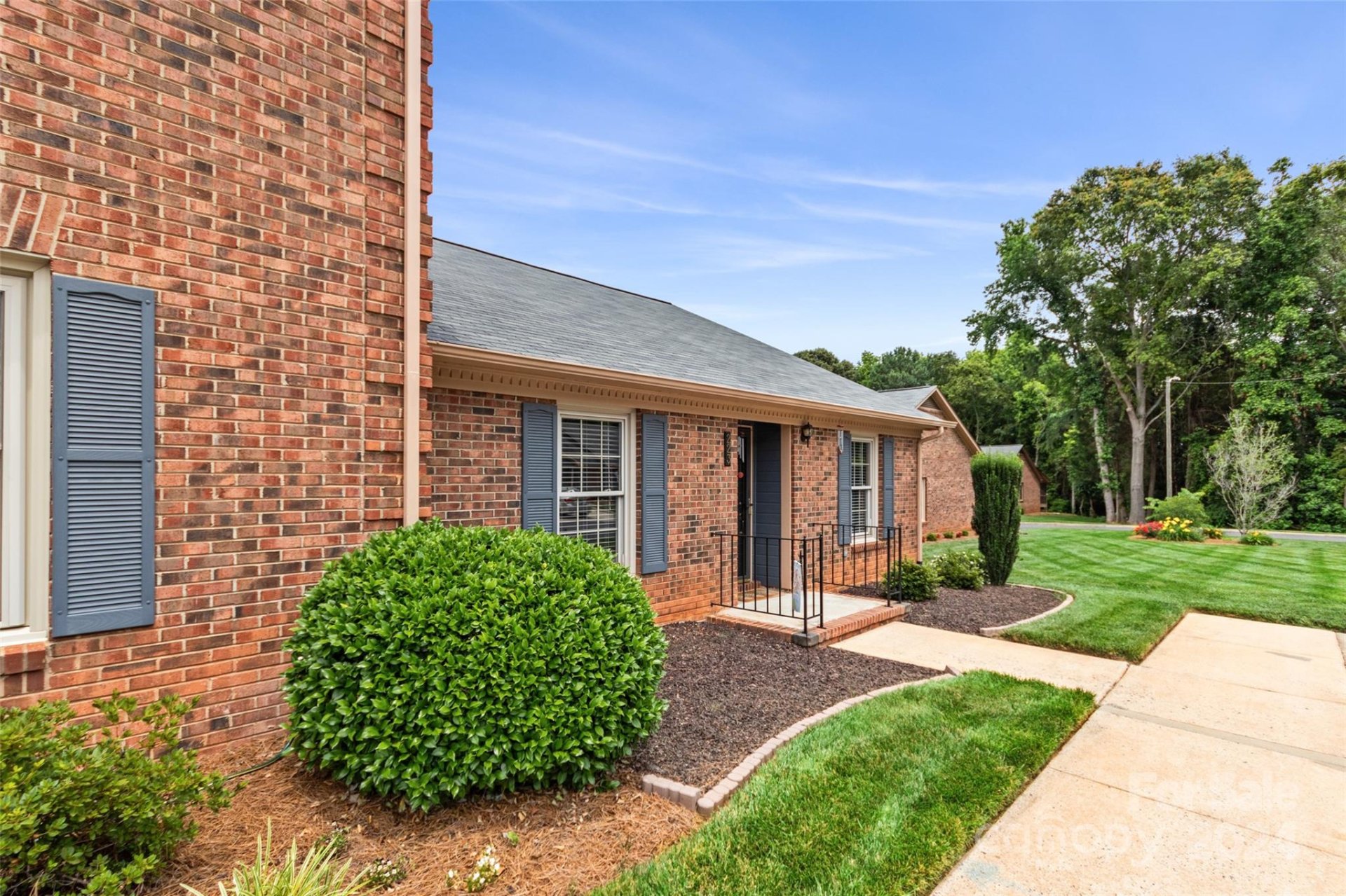 223 Pointe Circle