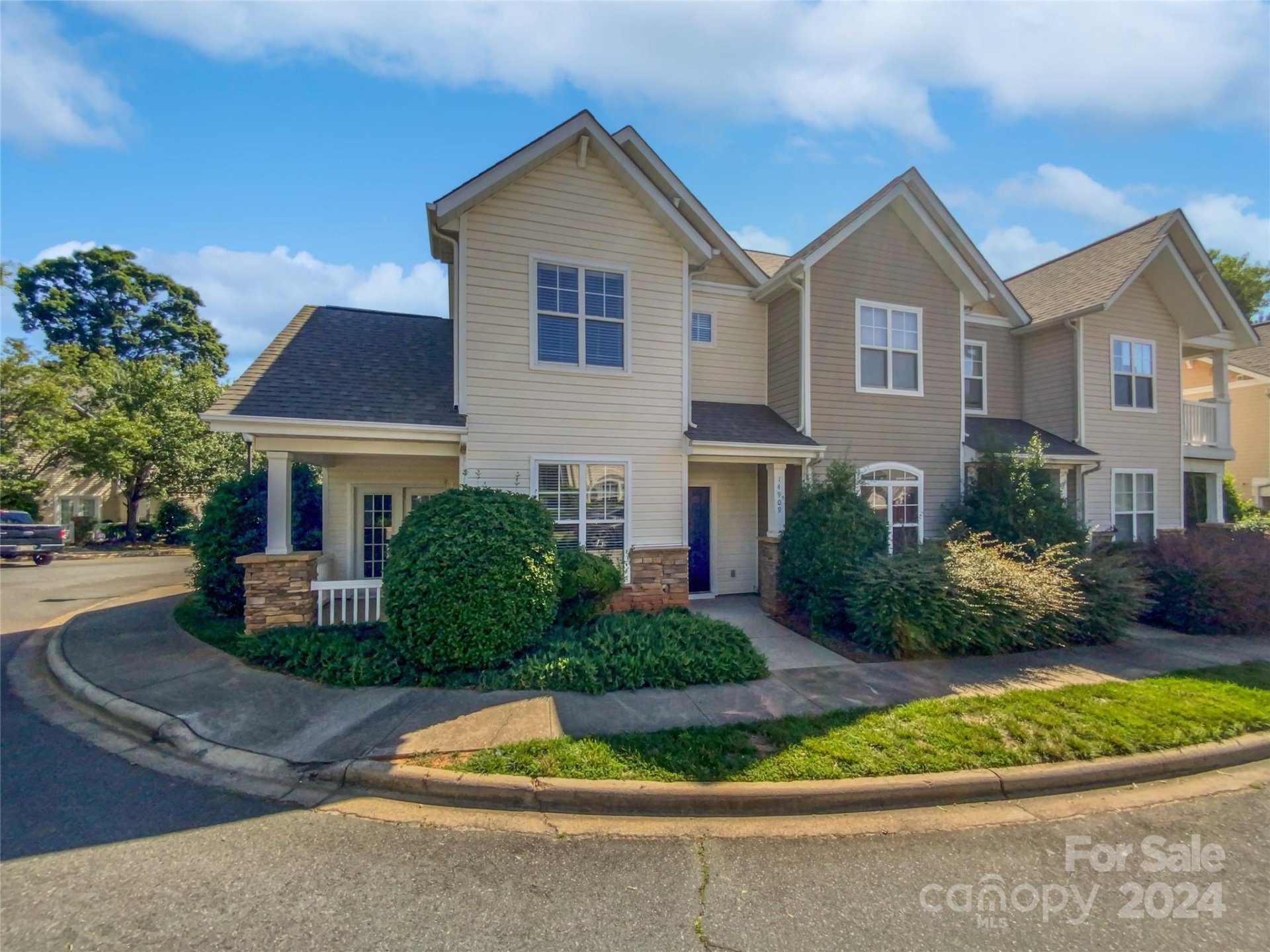 Property image 1 at 14909 Scothurst Lane, Charlotte, NC 28277