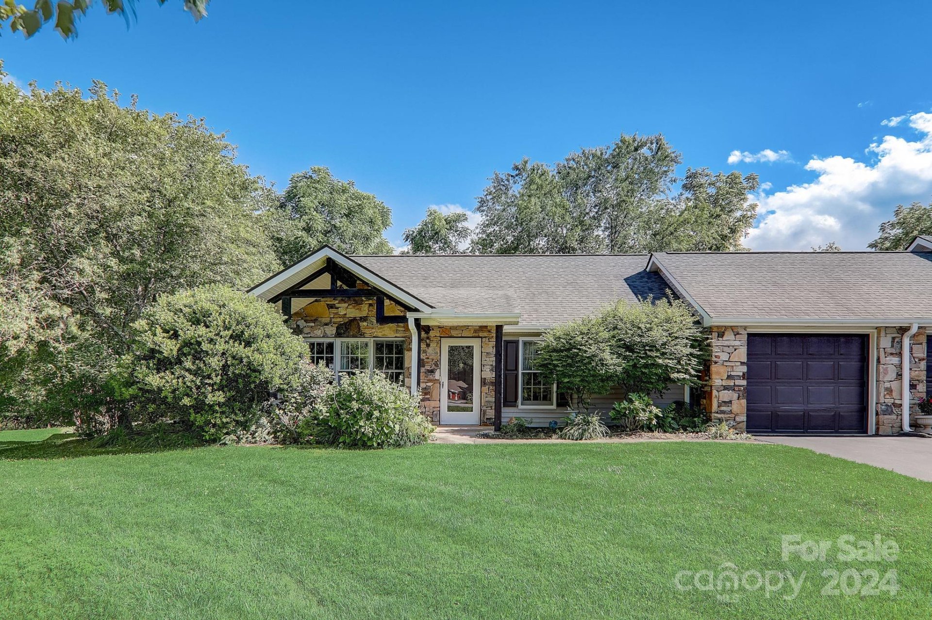 The Hills At Averys Creek, Arden Community