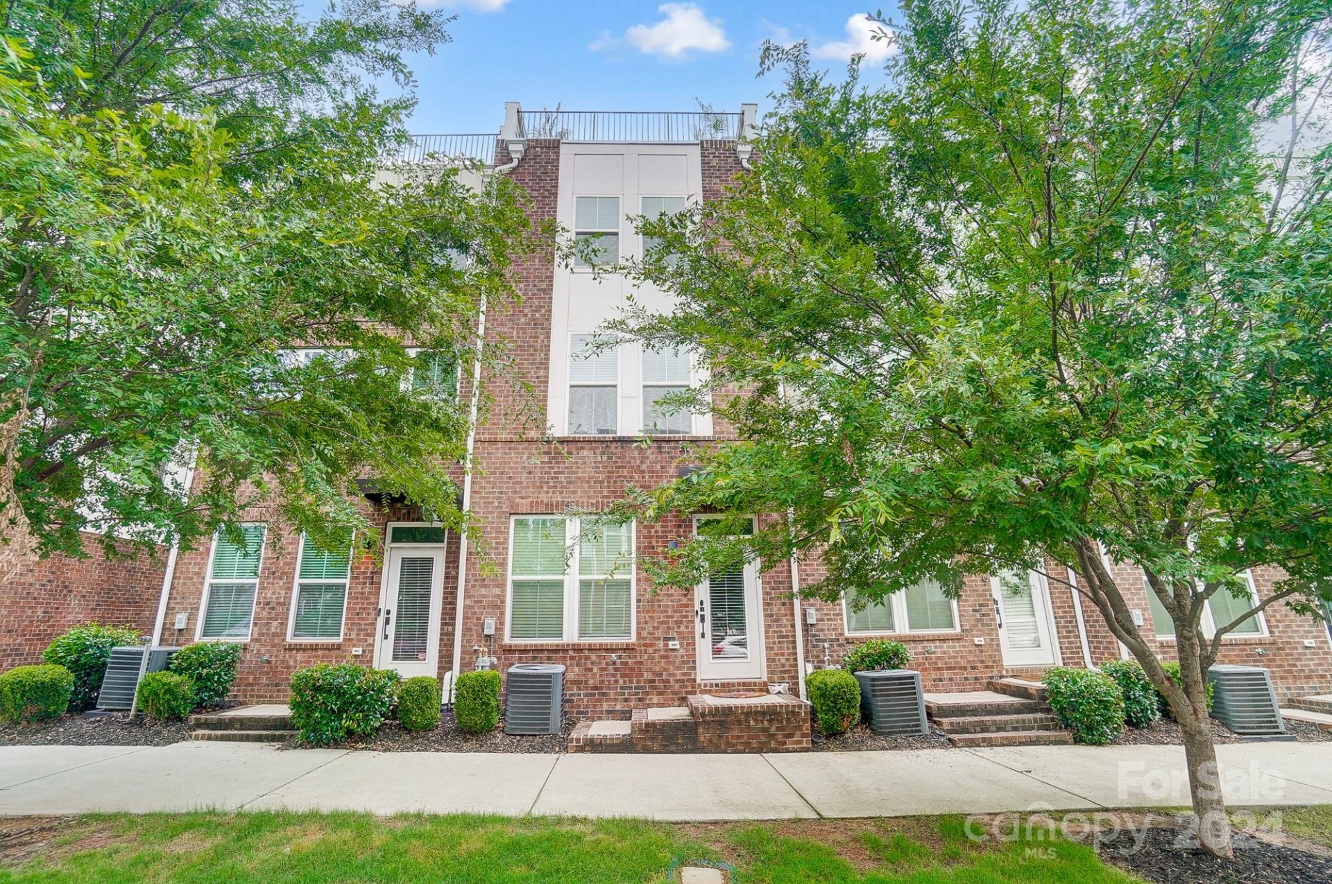 Property image 1 at 425 E 16th Street, Charlotte, NC 28206