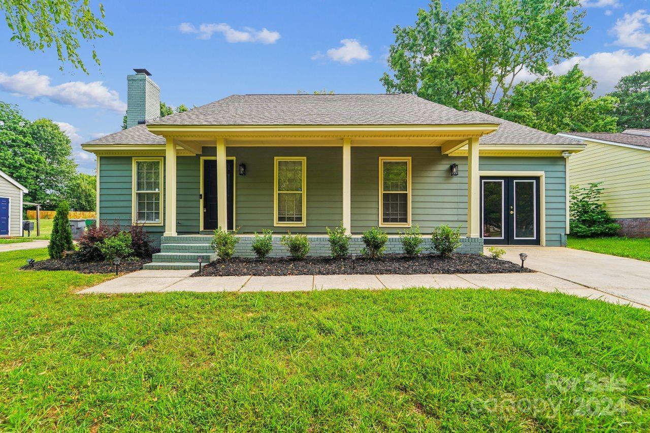 Property image 1 at 2227 Heather Glen Lane, Charlotte, NC 28208