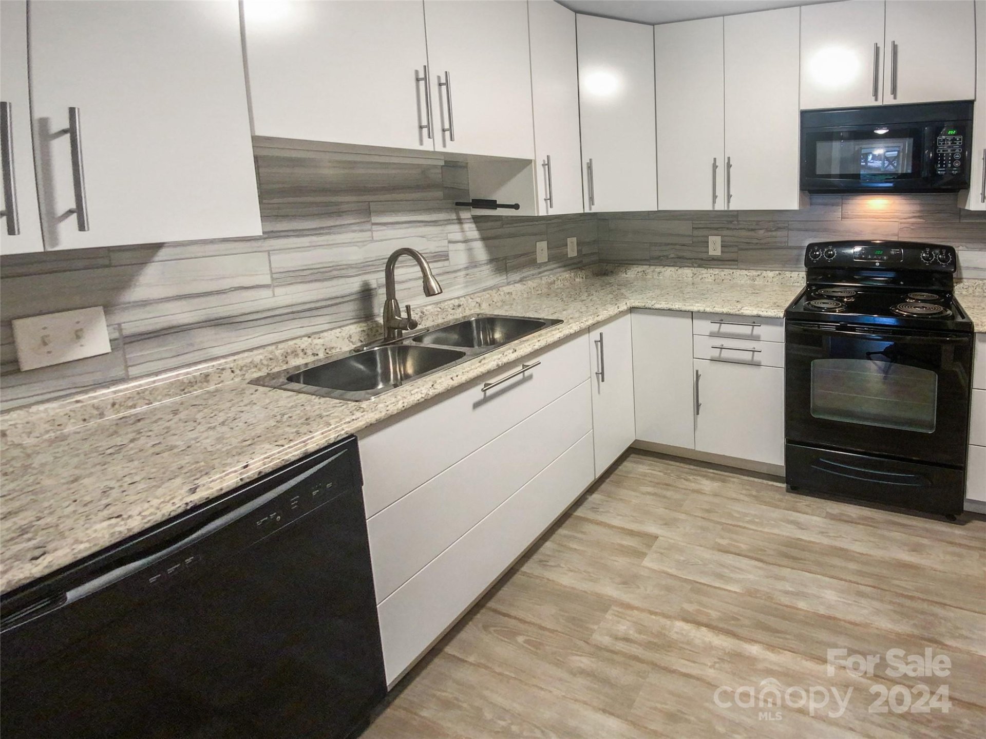 Property image 3 at 1001 Churchill Downs Court, Charlotte, NC 28211