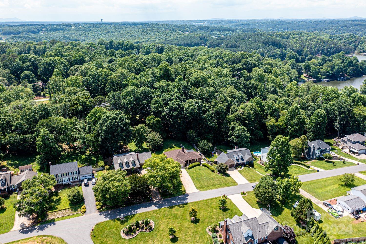 Property image 3 at 6067 Gold Creek Estate Drive, Hickory, NC 28601