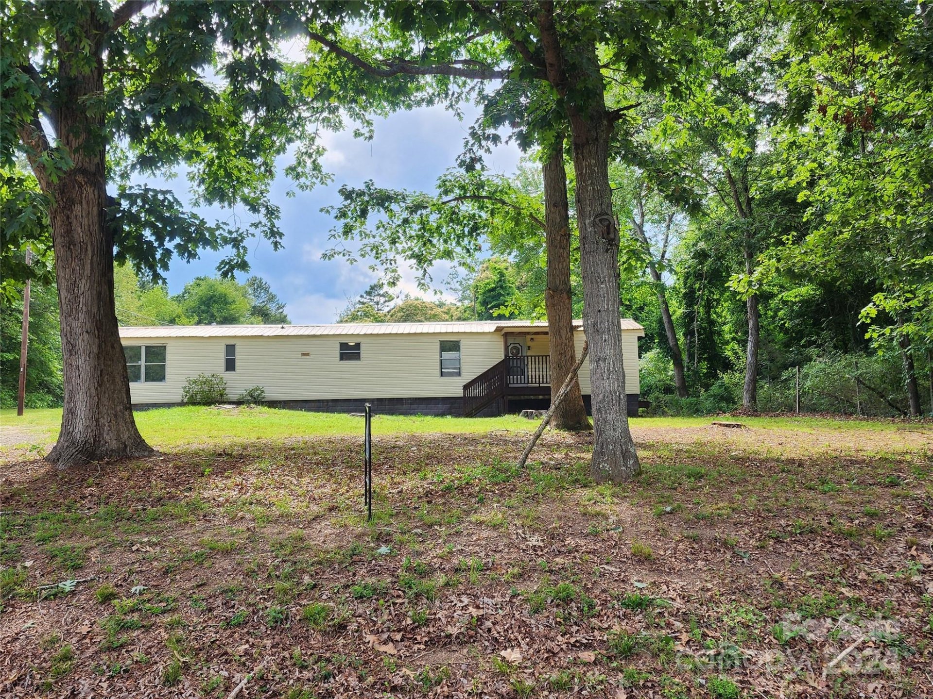Property image 2 at 2767 Burnt Leaf Lane, Newton, NC 28658