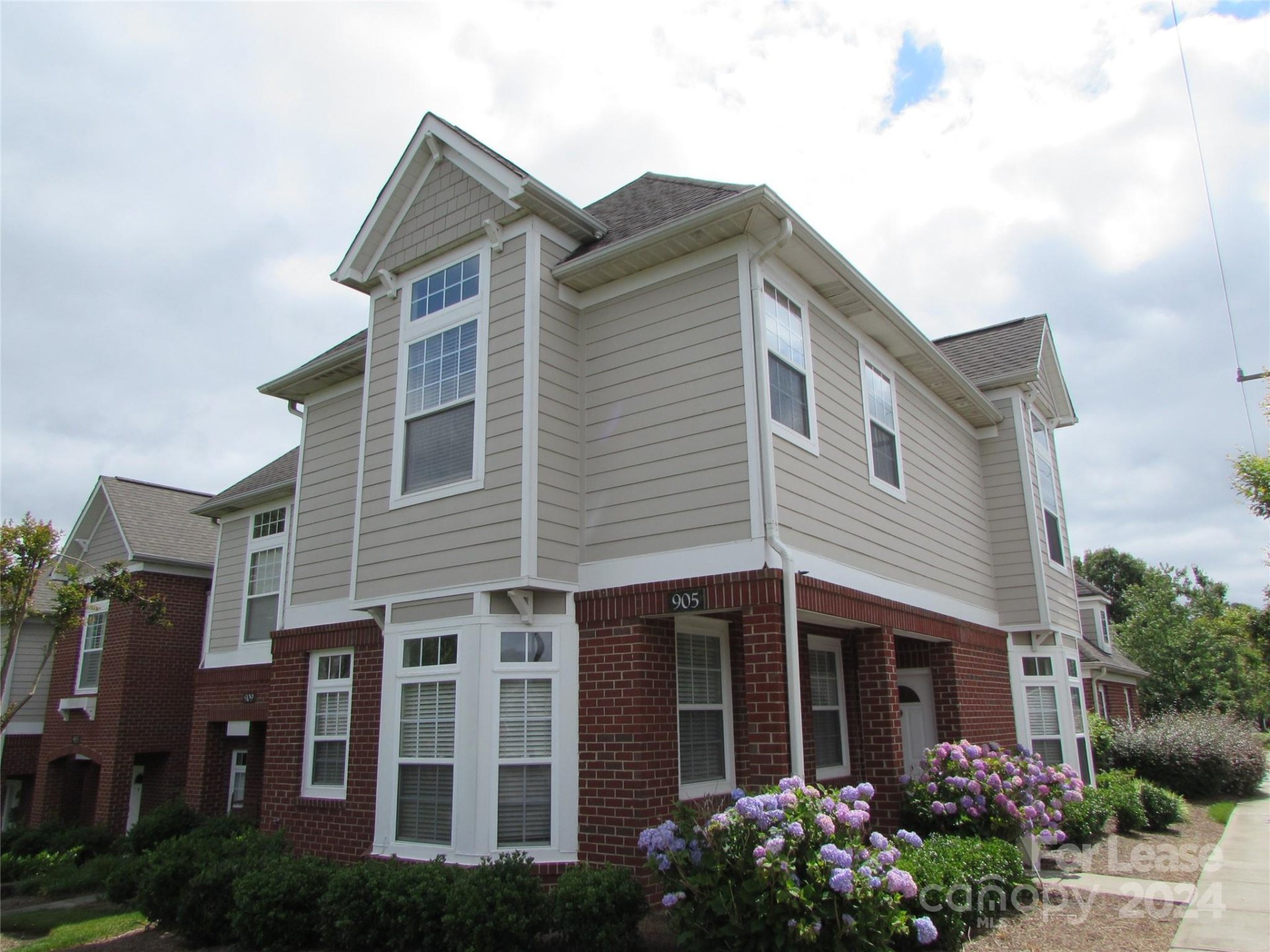 Property image 1 at 905 Central Park Circle, Davidson, NC 28036