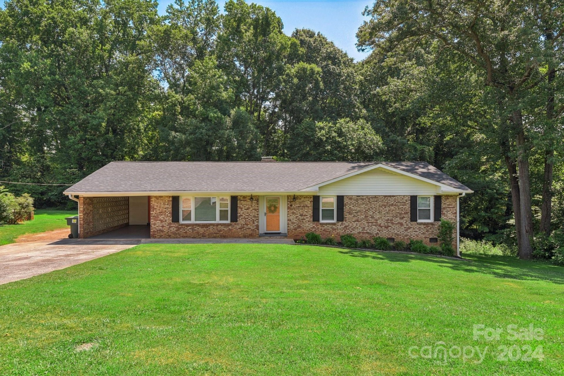 Property image 1 at 1600 Fleetwood Drive, Gastonia, NC 28054
