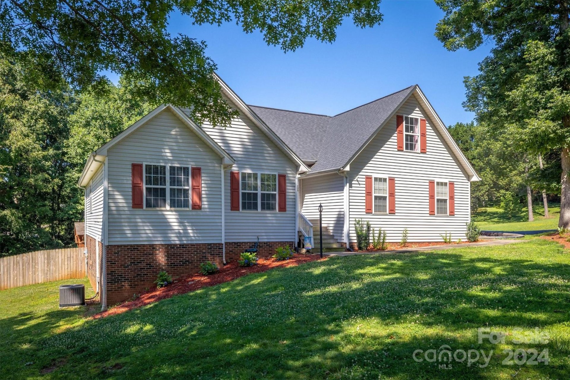 Property image 1 at 704 17th Avenue Drive, Hickory, NC 28602