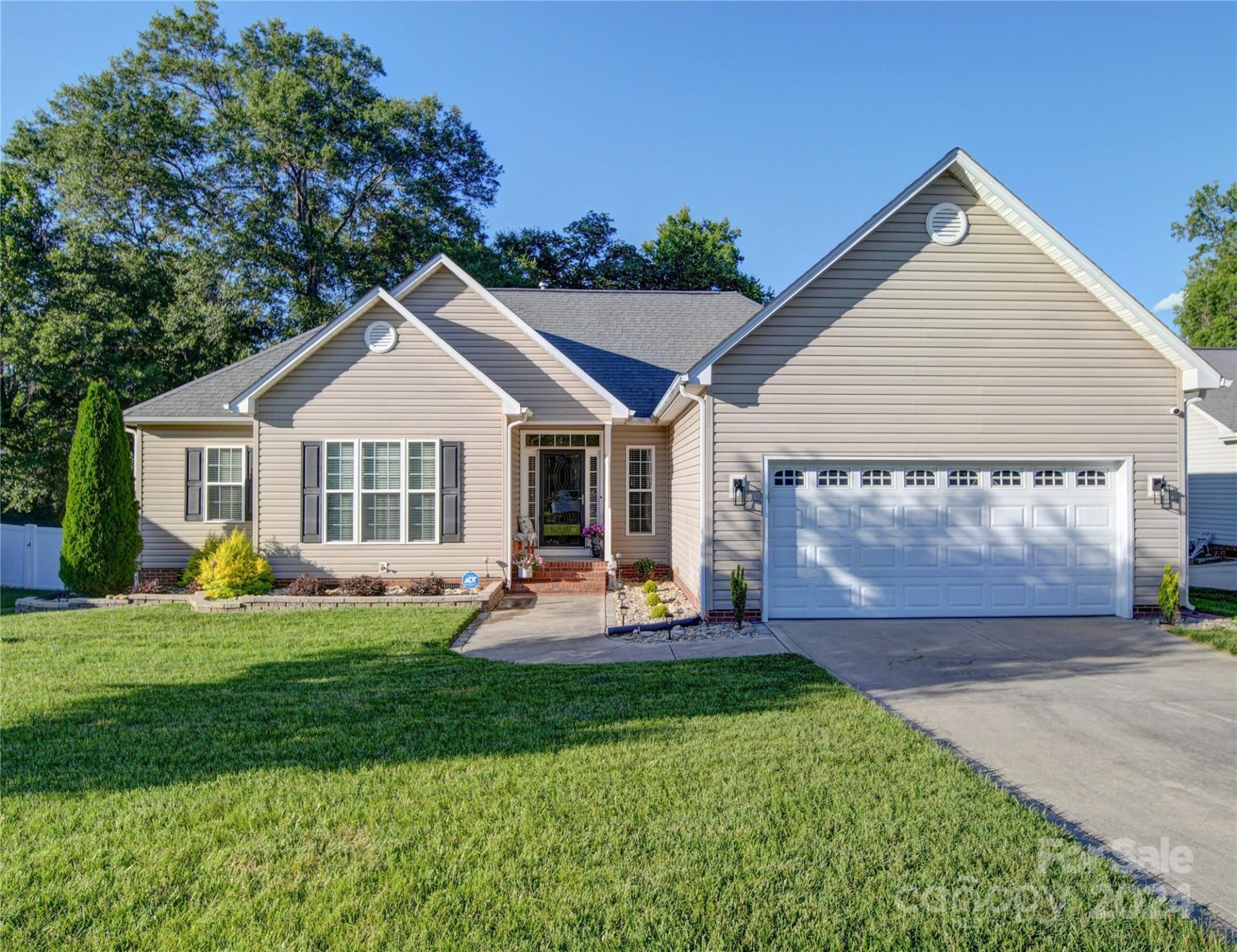 Property image 1 at 4044 Hereford Lane, Dallas, NC 28034