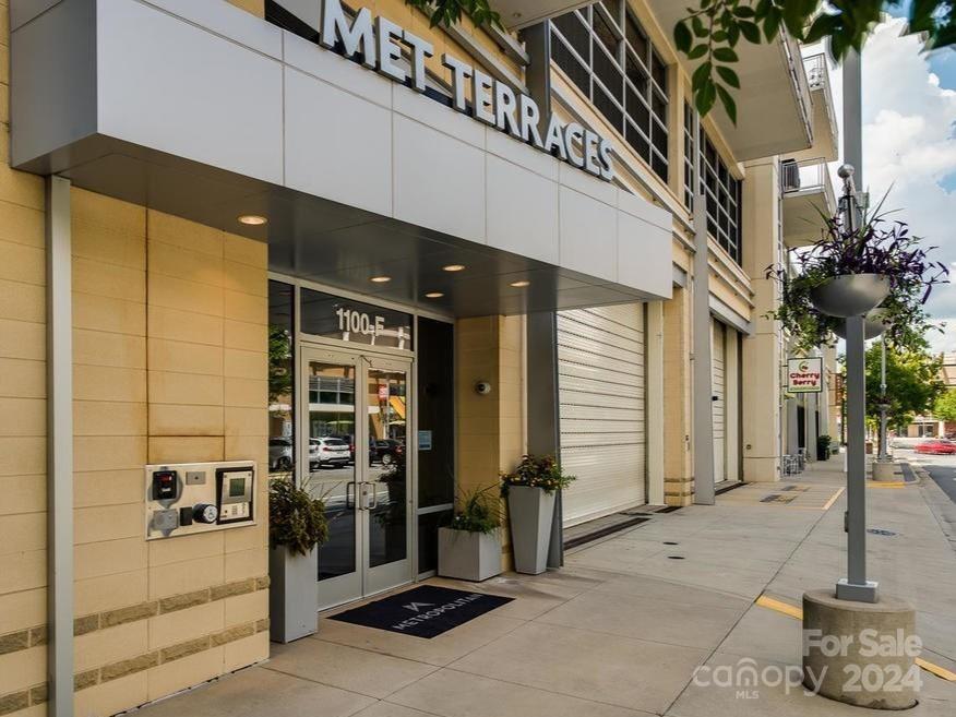 1100 Metropolitan Avenue