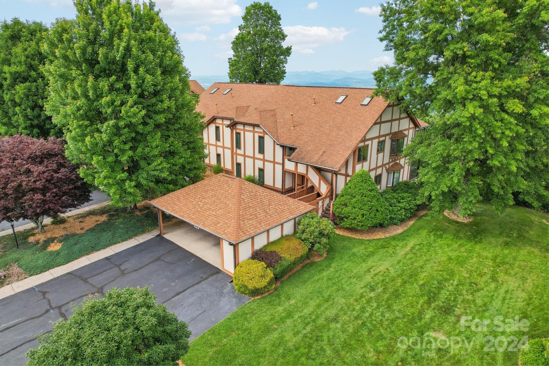 Property image 1 at 402 Fleetwood Plaza, Hendersonville, NC 28739