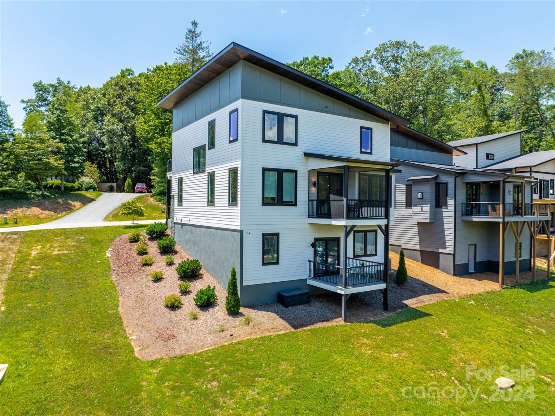 Property image 3 at 303 Iron Ridge Loop, Asheville, NC 28806