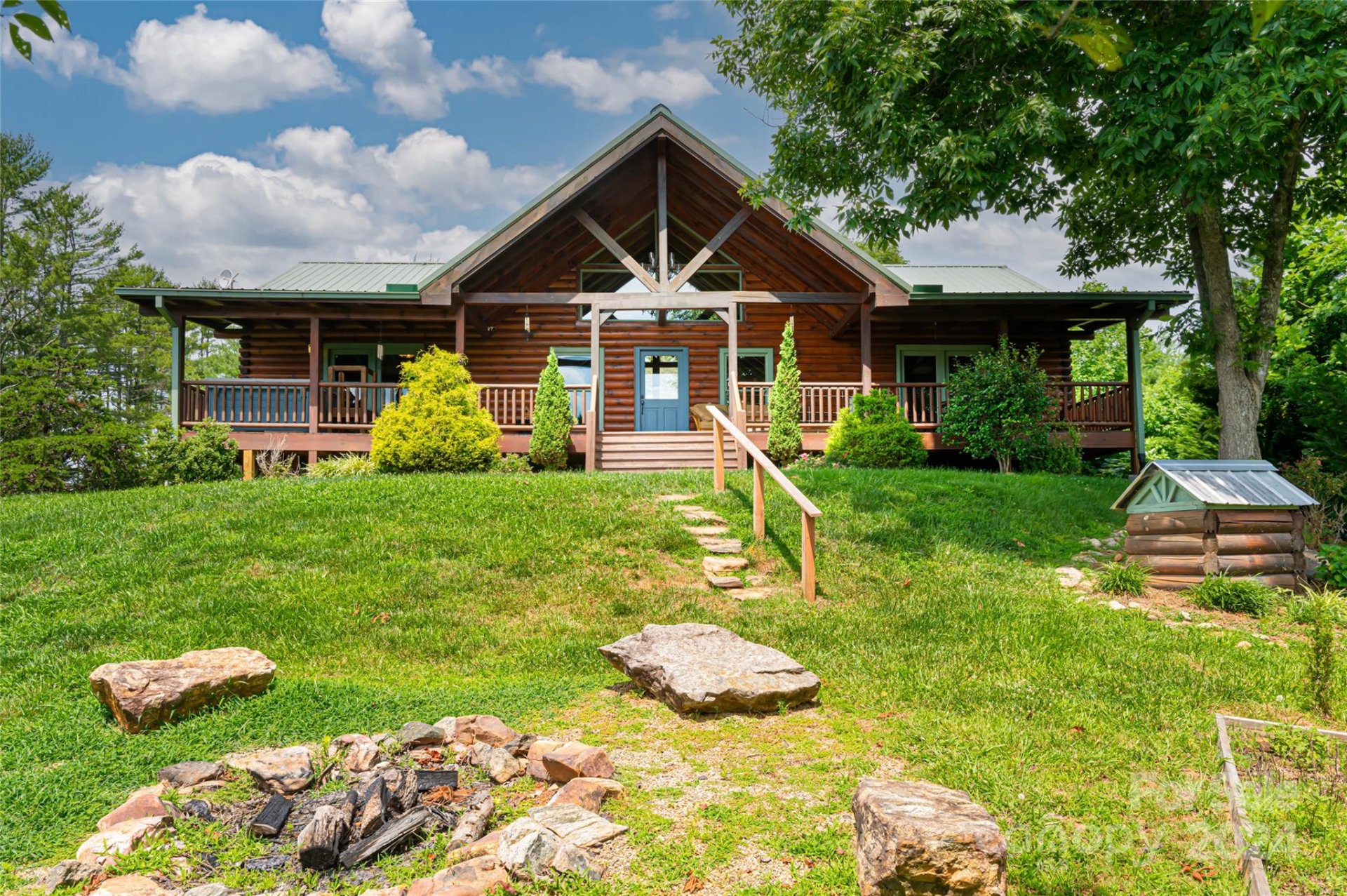 Property image 1 at 407 Highland Creek Drive, Marshall, NC 28753