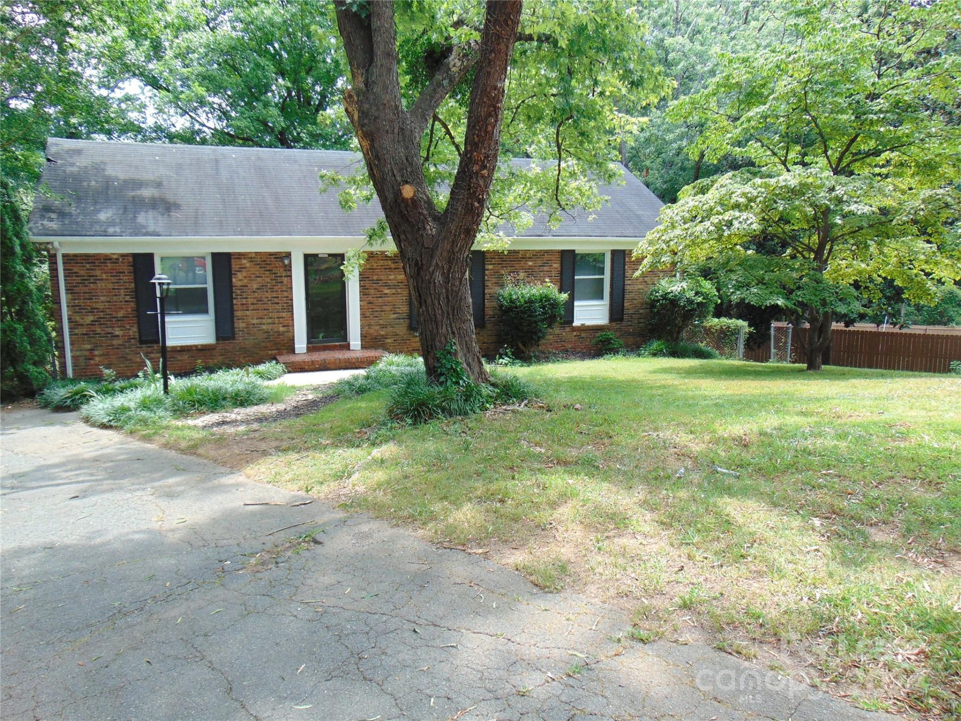 Property image 1 at 918 Tally Ho Court, Charlotte, NC 28212