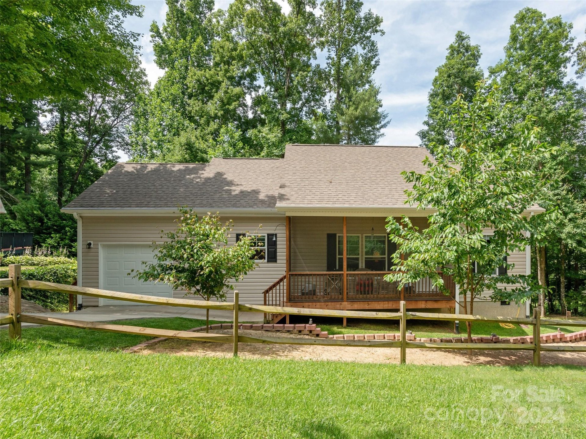 Property image 3 at 138 Lone Eagle Lane, Hendersonville, NC 28739