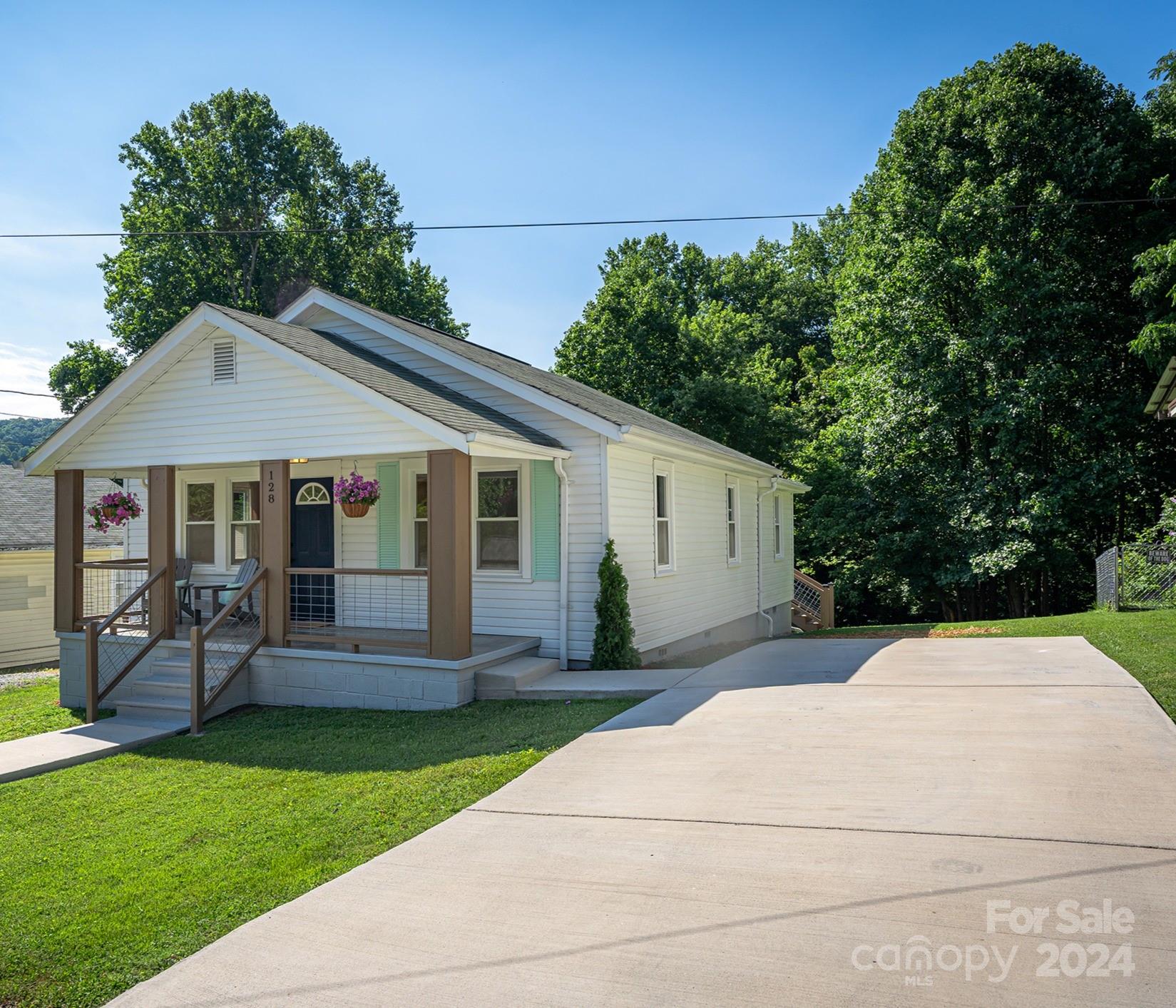 Property image 3 at 128 Seagle Street, Marion, NC 28752