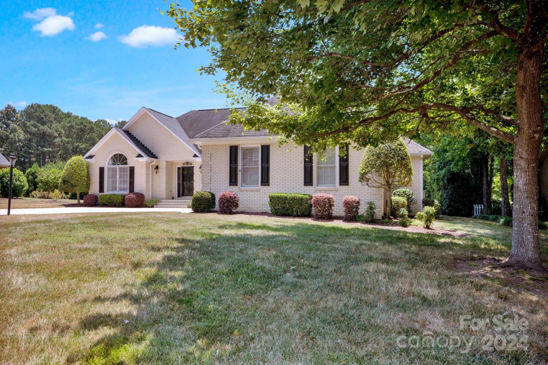 Property image 1 at 3733 Sand Wedge Drive, Gastonia, NC 28056