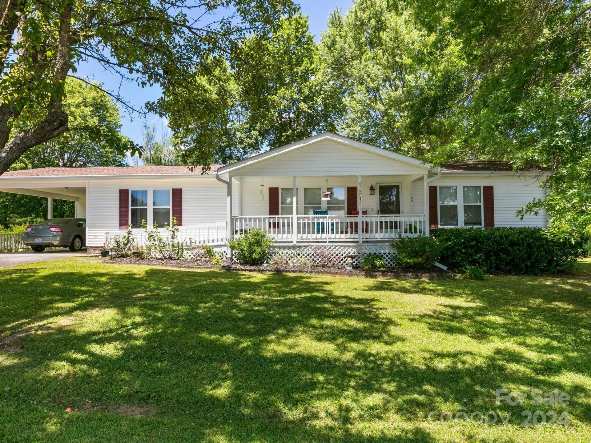 Property image 1 at 109 Riverwind Drive, Hendersonville, NC 28739