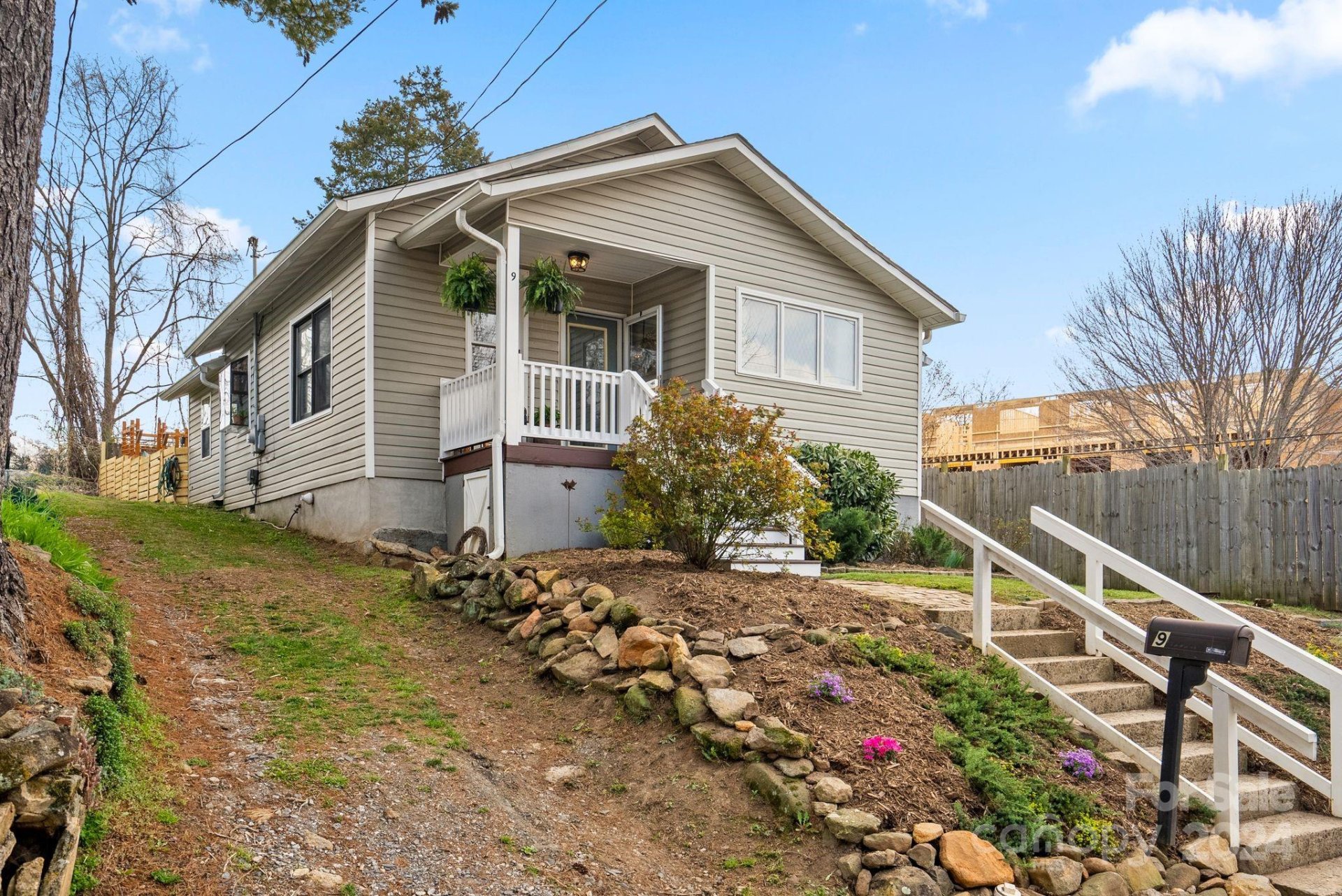 9 Hillside Street