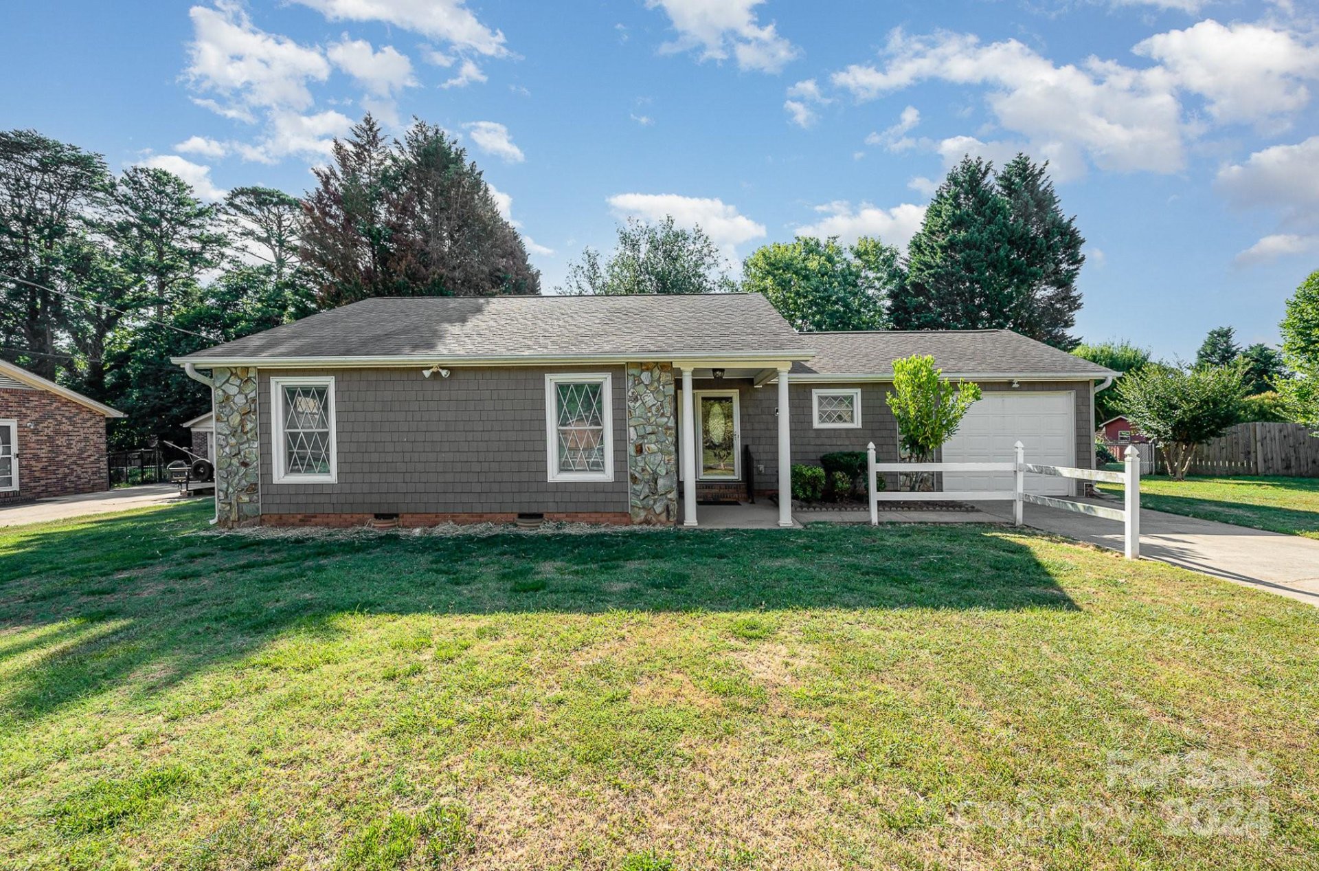 Property image 1 at 2520 Pine Forest Drive, Gastonia, NC 28056