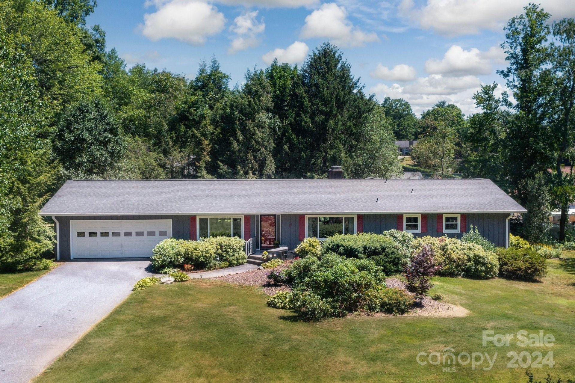 Property image 1 at 17 Braddock Way, Asheville, NC 28803