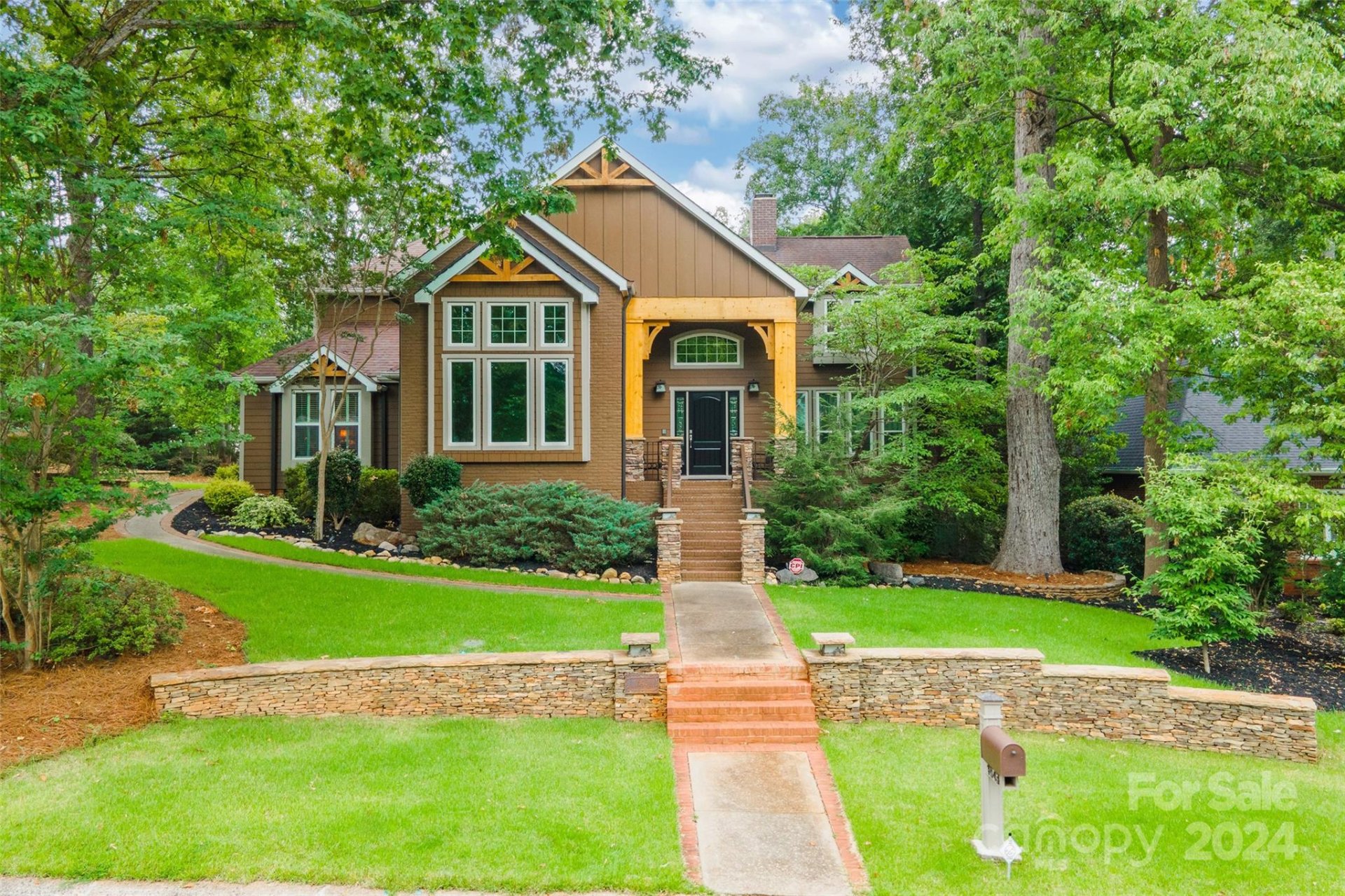 1643 Huntcliff Drive