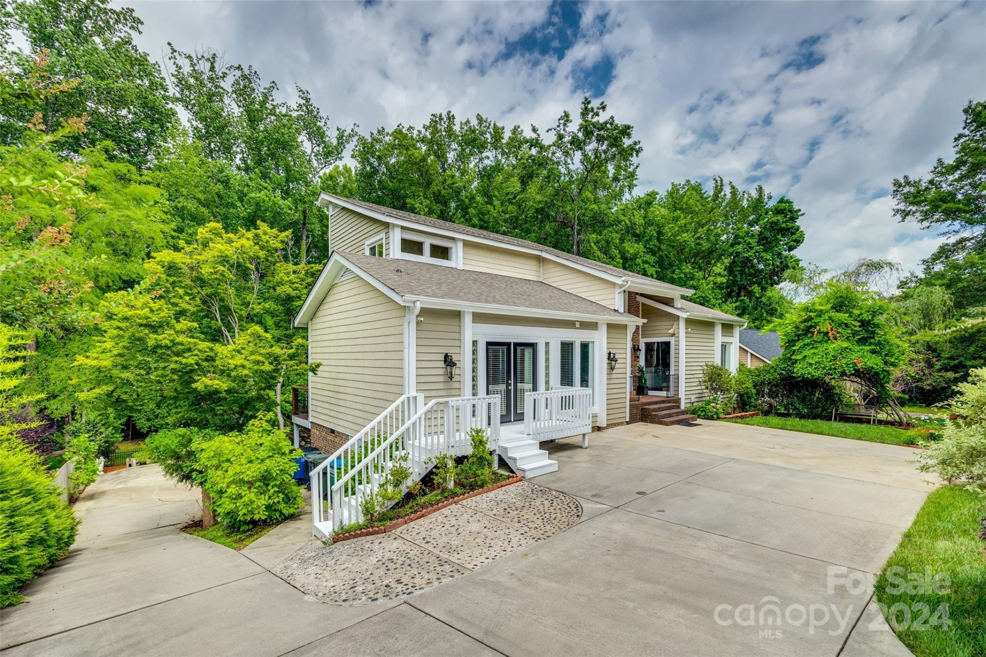 Property image 3 at 9326 Hunting Court, Matthews, NC 28105