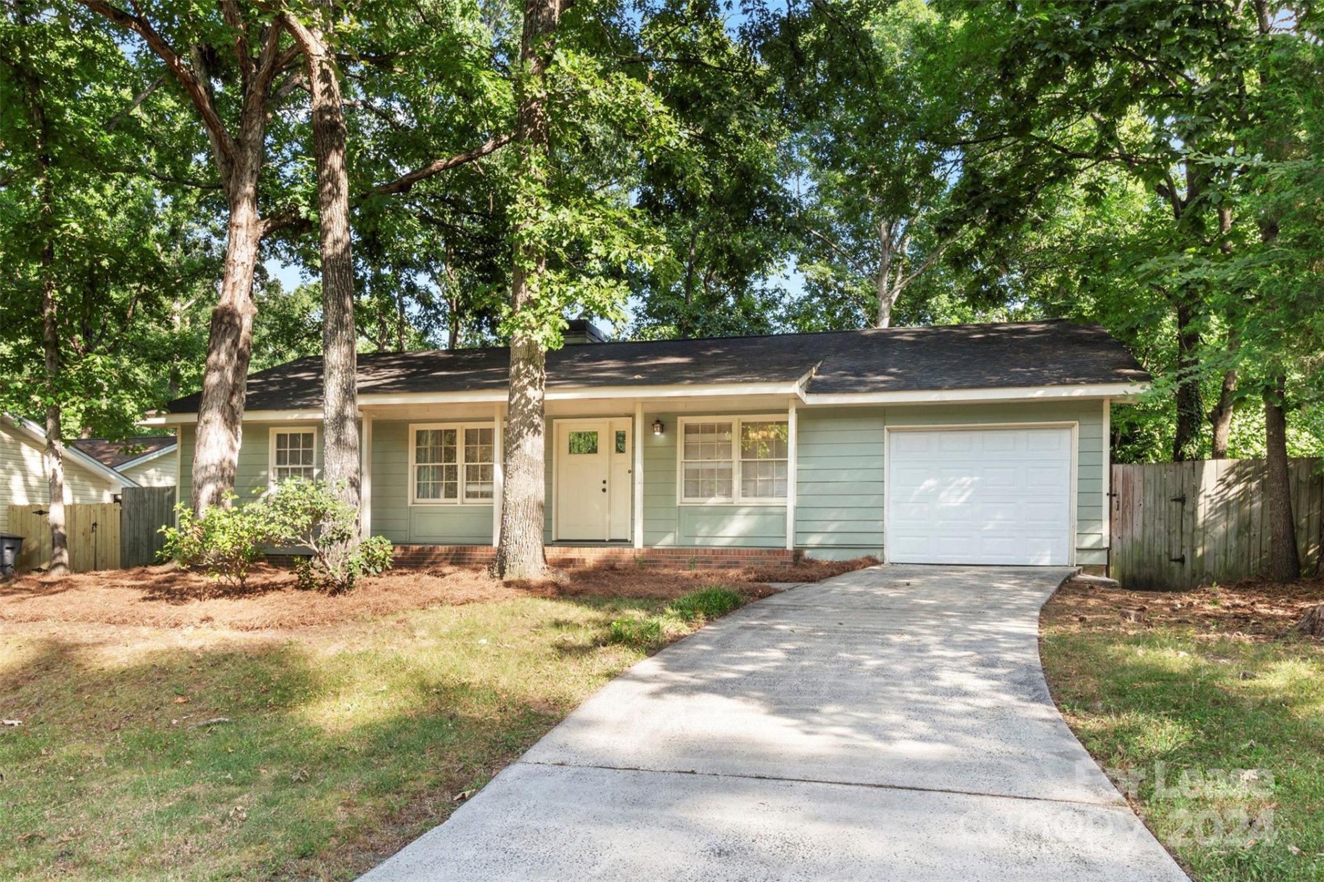 Property image 1 at 1009 Pineborough Road, Charlotte, NC 28212