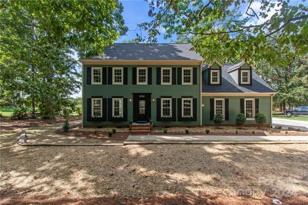 Property image 1 at 9501 Willowglen Trail, Charlotte, NC 28215