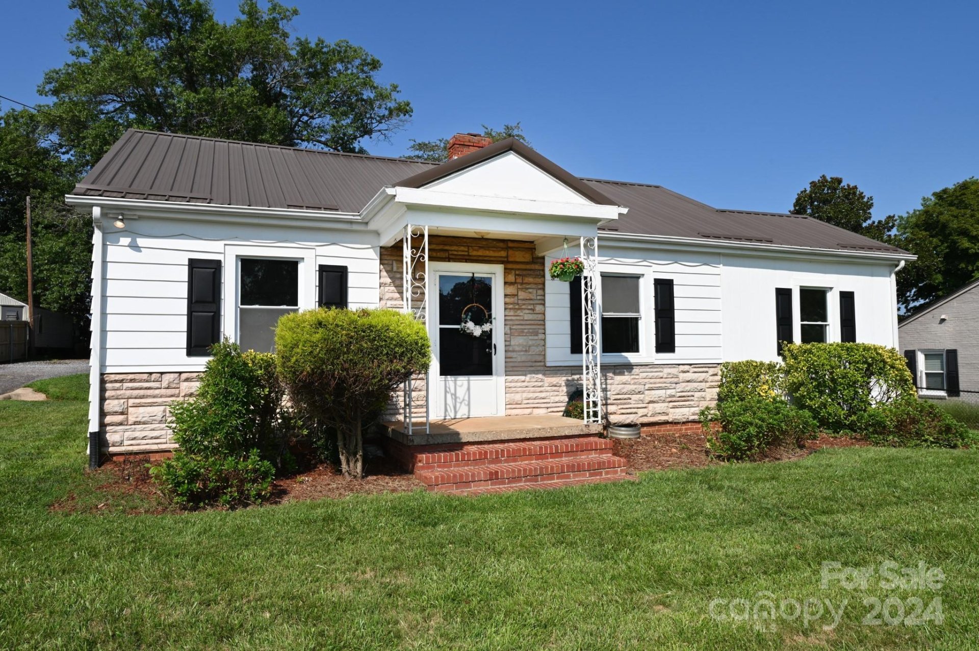 Property image 1 at 1241 11th Street, Hickory, NC 28601