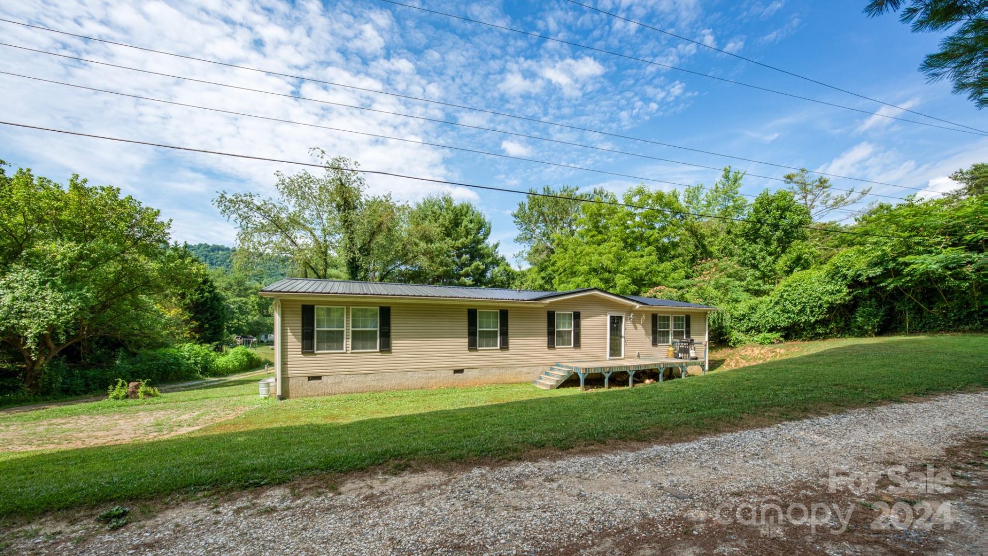 Property image 1 at 2418 E Morningside Drive, Hendersonville, NC 28791