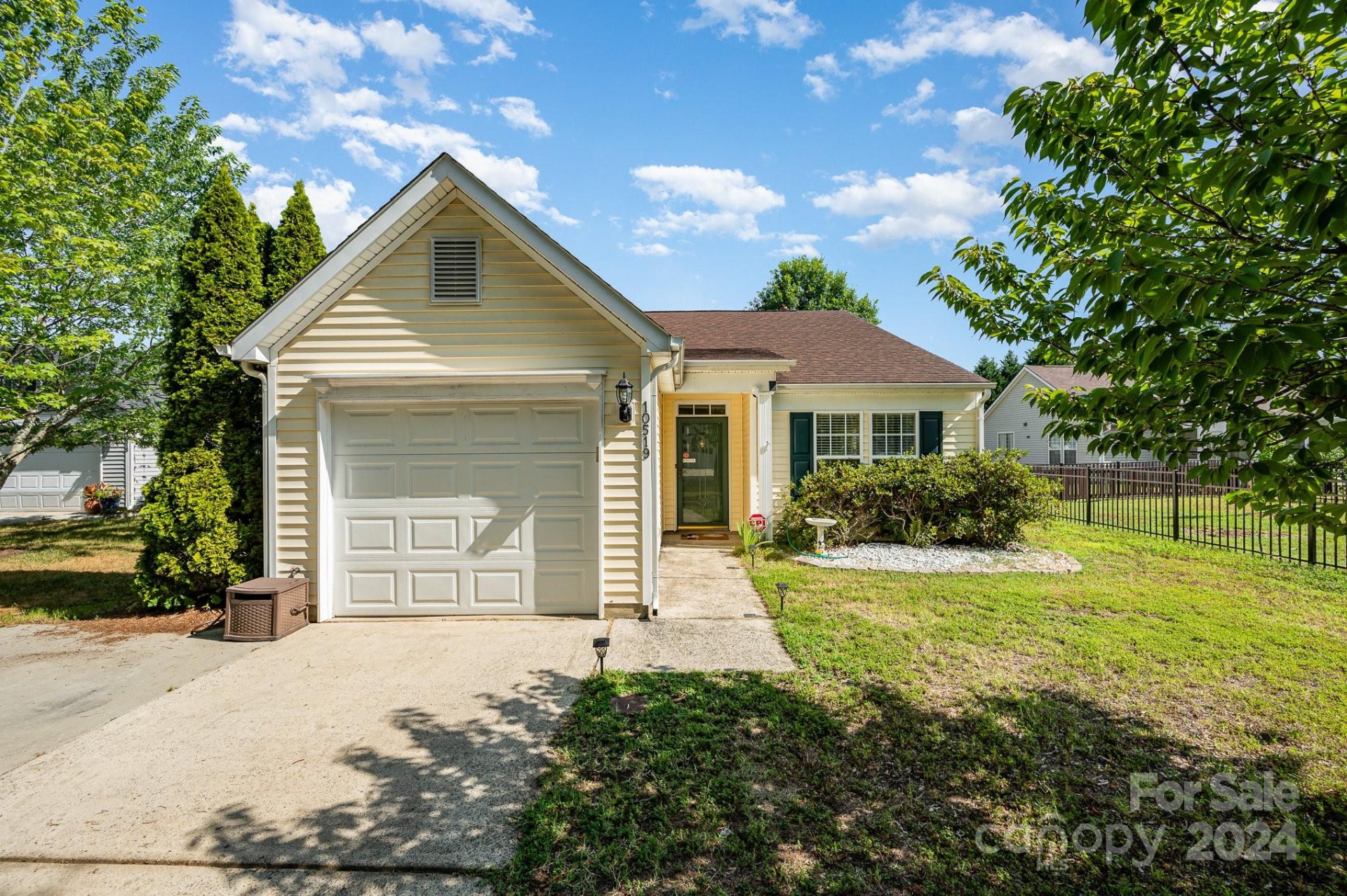 Property image 1 at 10519 Glory Meadow Court, Charlotte, NC 28278