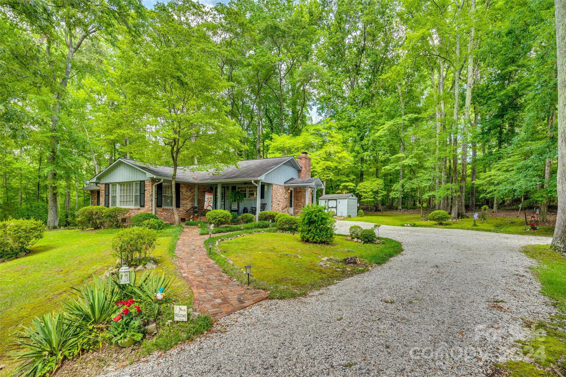 812 Lakeside Circle